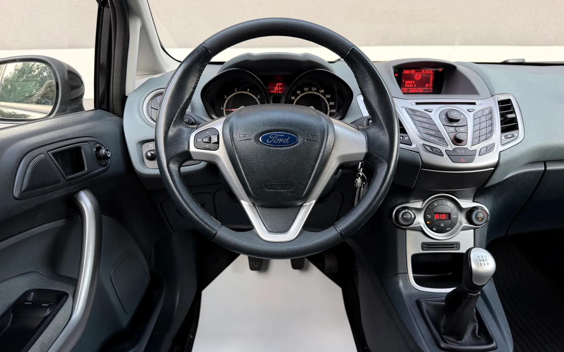 Notranja slika - Ford Fiesta - Ambiente 1,25 16V - 10