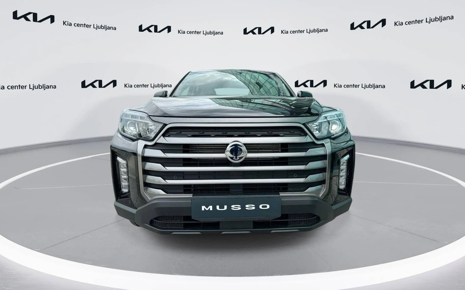 Zunanja slika - SsangYong Musso - Grand 2.2 XDi Ultimate 4WD AT - 2