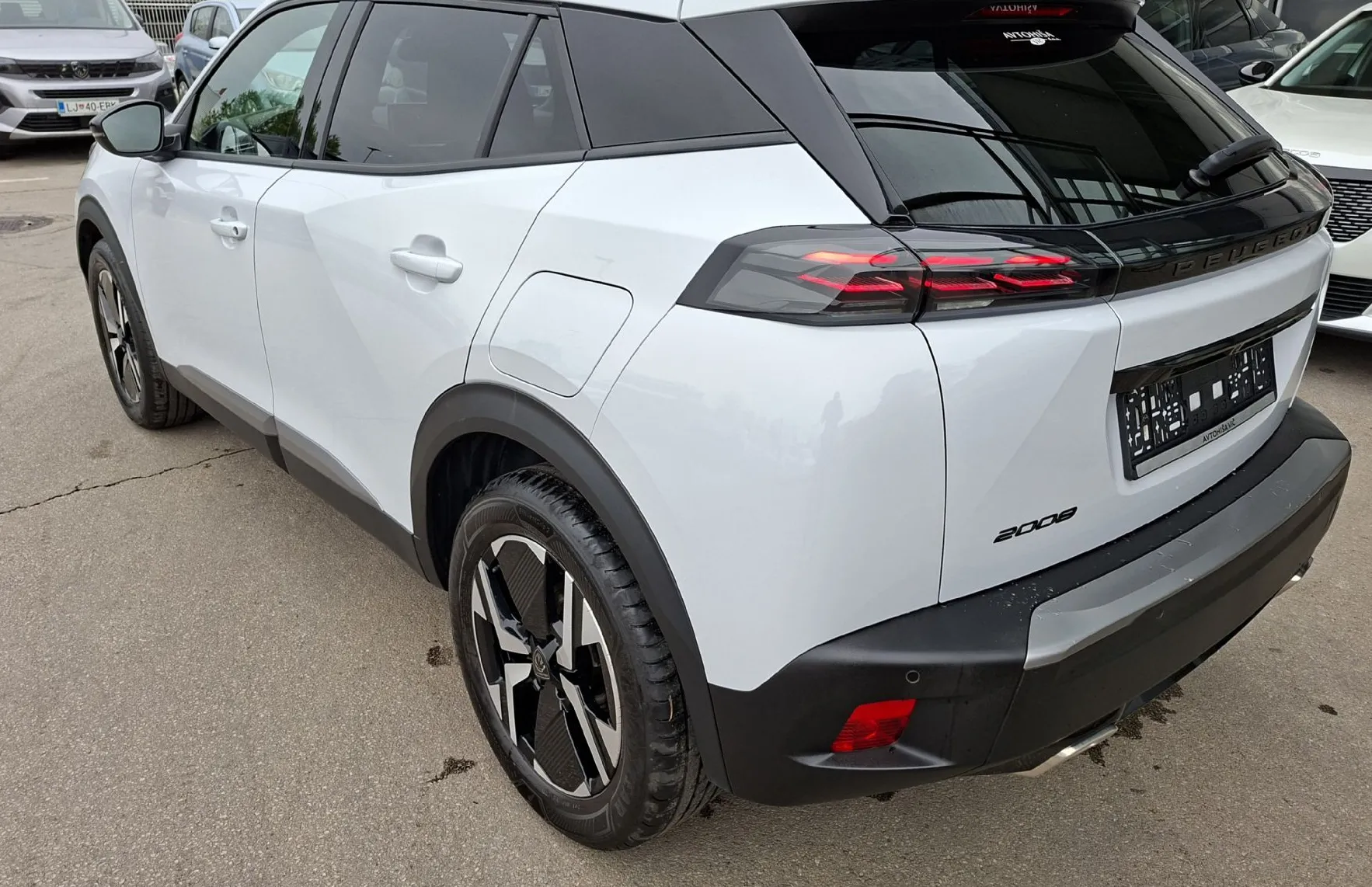 Zunanja slika - Peugeot 2008 - ALLURE 1.2 PURE TECH 130 EAT8 - 3