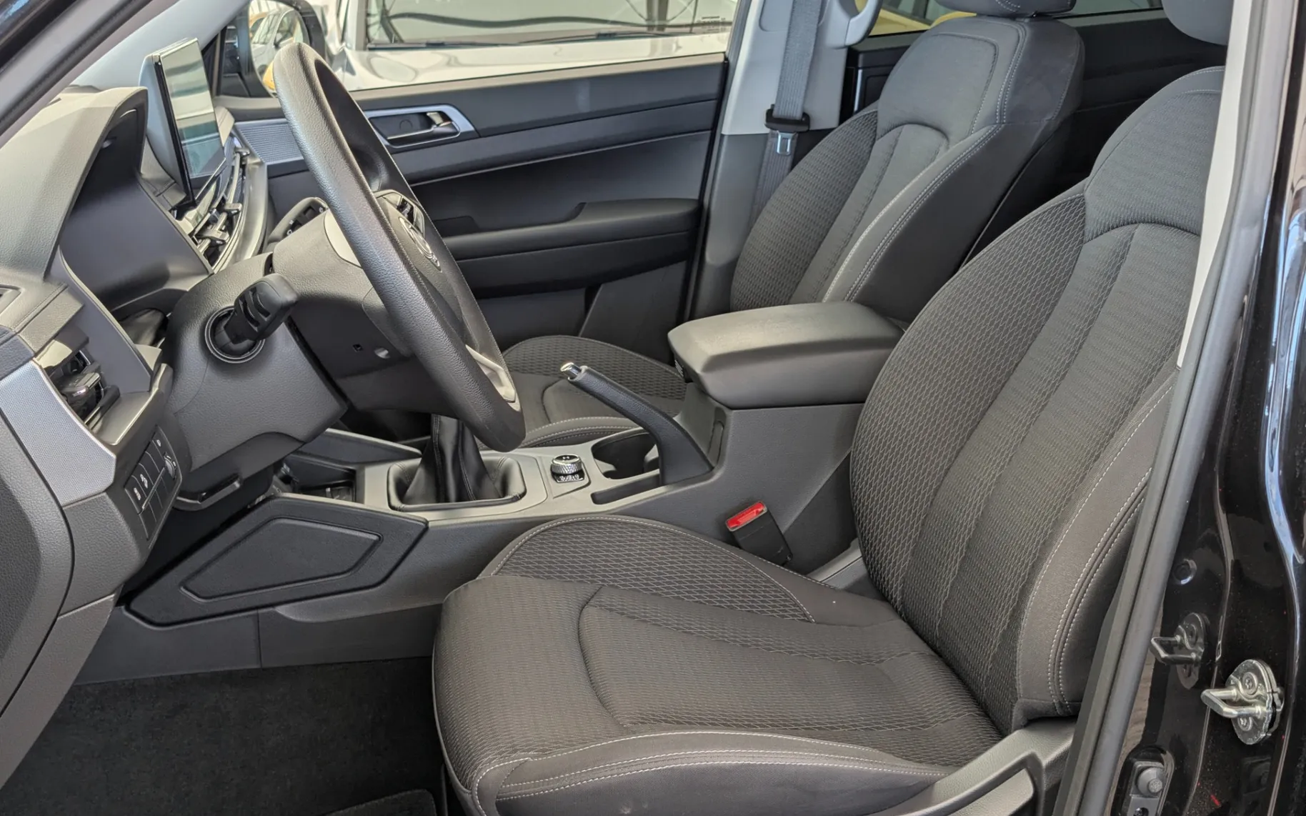Zunanja slika - SsangYong Musso - Grand 2.2 XDi Venture+ 4WD MT - 9