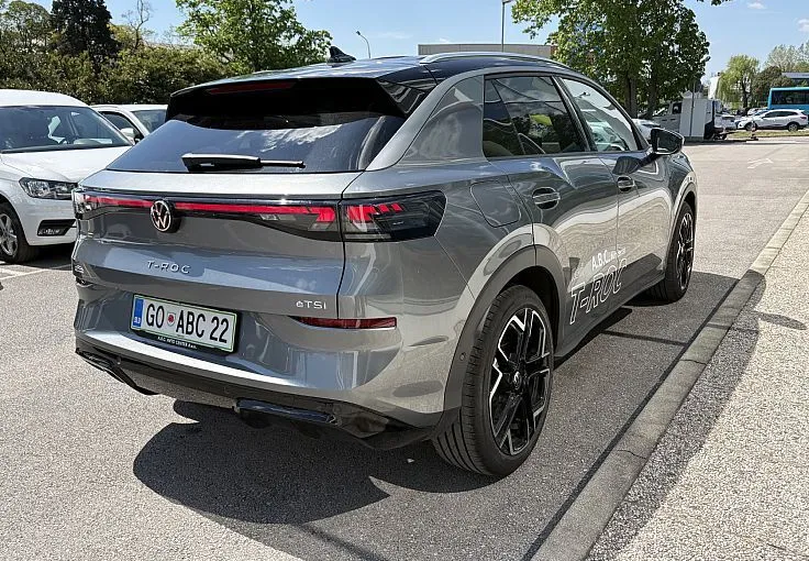 Zunanja slika - Volkswagen T-Roc - 1.5 eTSI R-Line DSG - 3