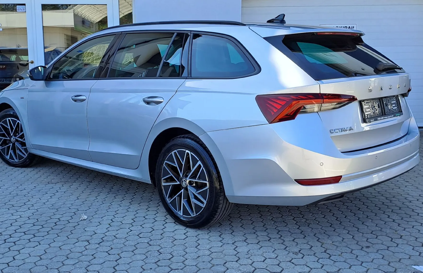 Zunanja slika - Škoda Octavia - Combi 2.0 TDI Ambition DSG - 3