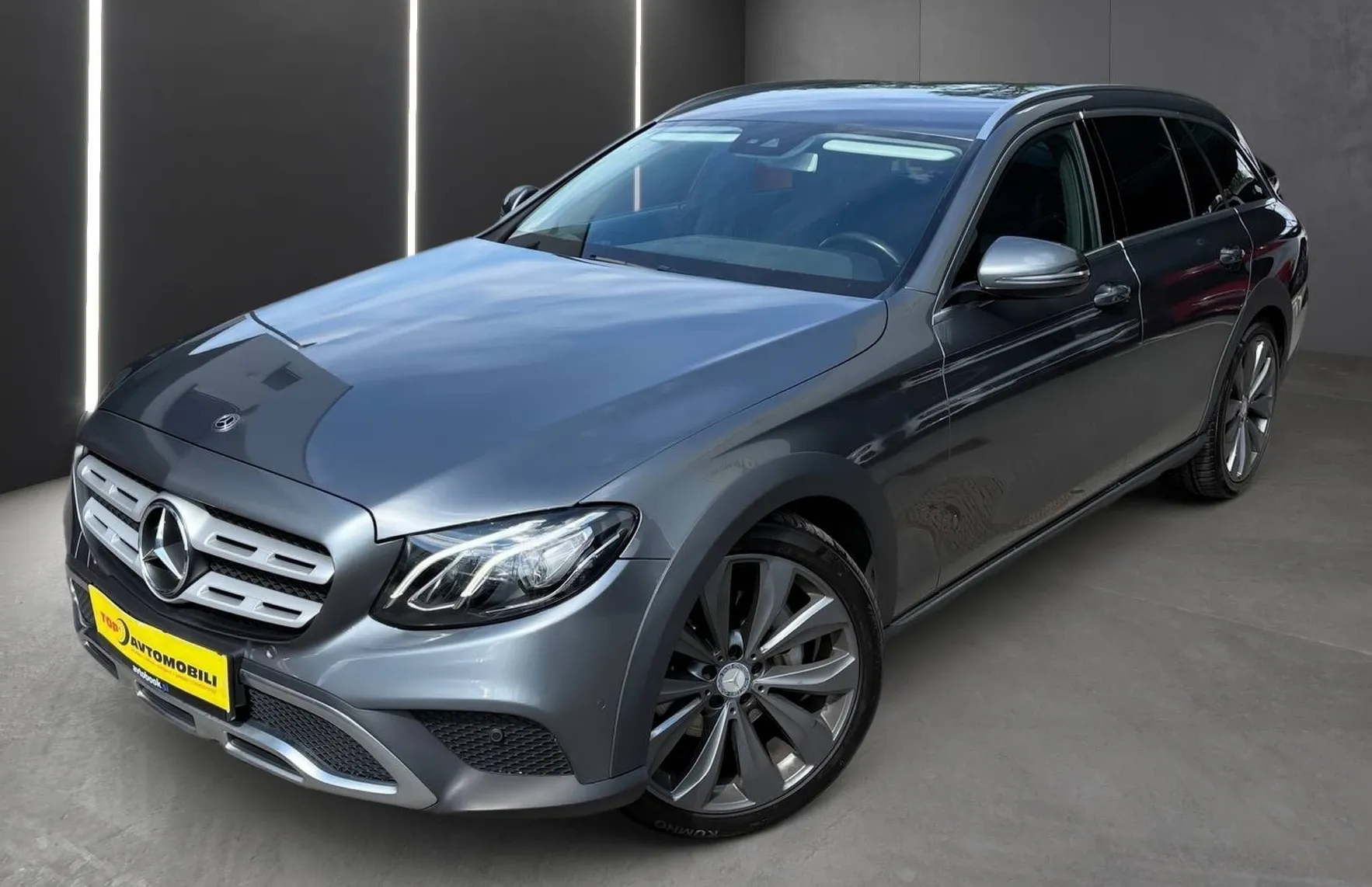 Zunanja slika - Mercedes-Benz E-Razred - E 220d 4MATIC ALLTERRAIN LED NAVI TEMP KAM AMBIENT - 2