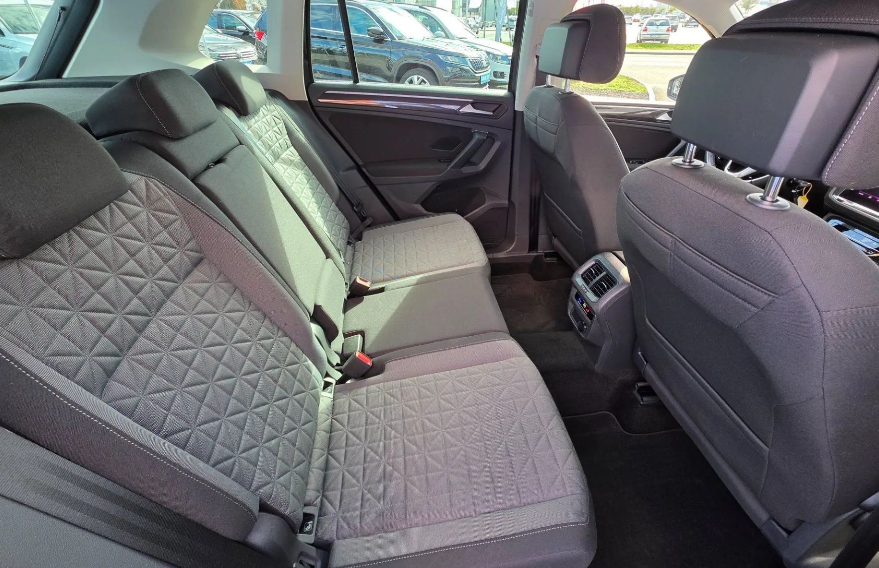 Zunanja slika - Volkswagen Tiguan - 2.0 TDI BMT Life DSG. oprema v opombah - 11