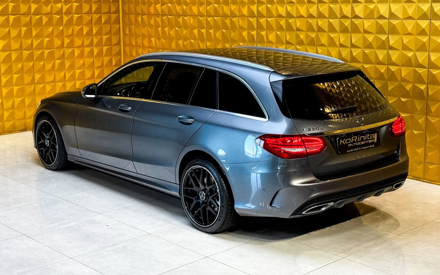 Notranja slika - Mercedes-Benz C-Razred - C220d AUT. AMG Line-NAVI-TEMP-F1 - 8