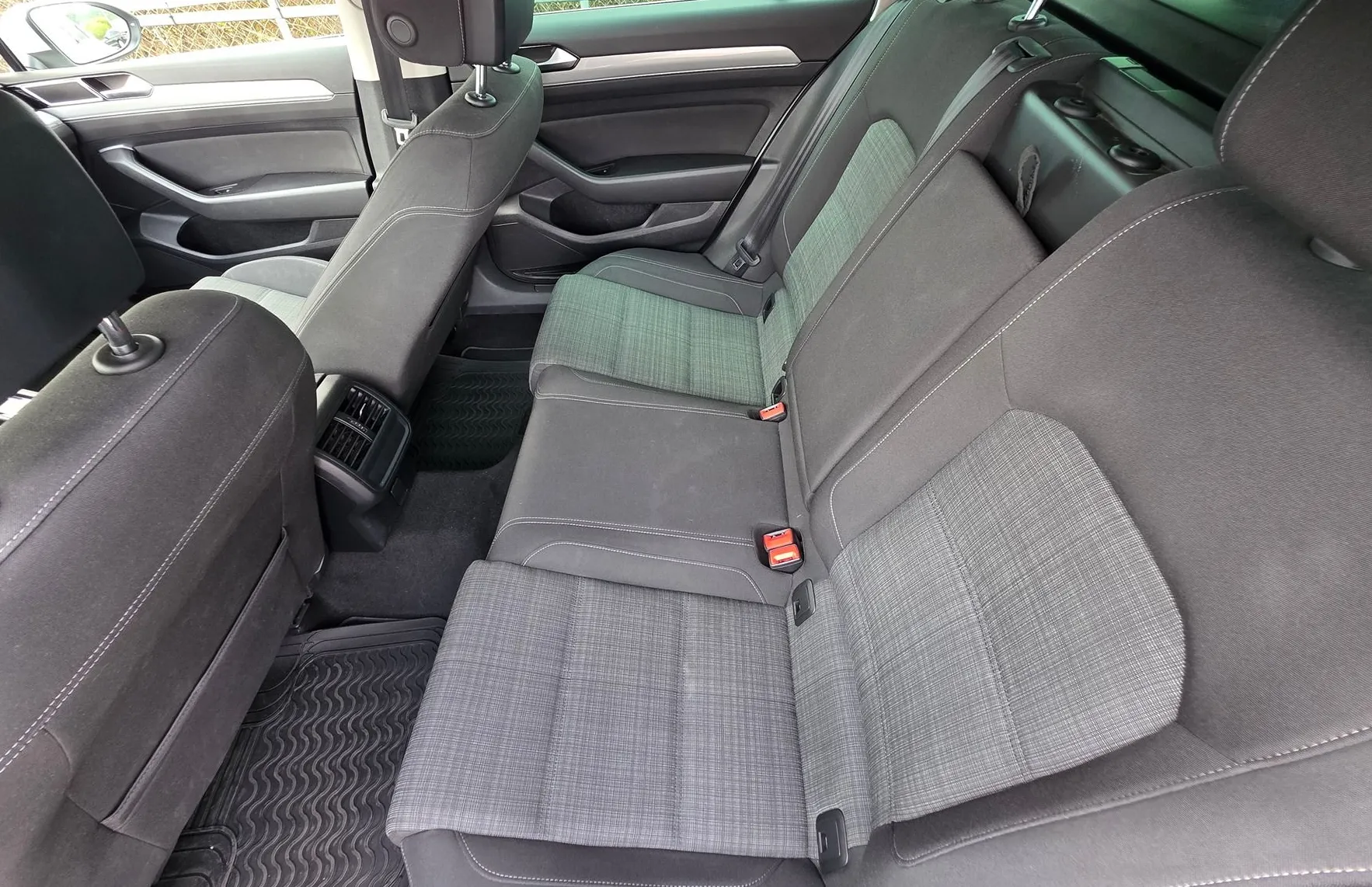 Zunanja slika - Volkswagen Passat - Variant 2.0 TDI BMT SCR DSG LED-NAVI-PDC-2.LASTNIK - 14