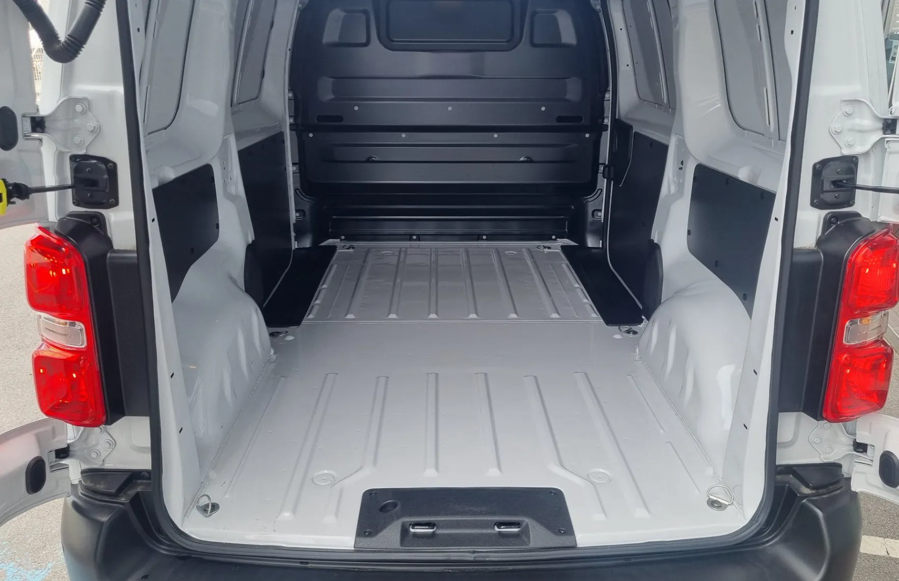 Zunanja slika - Opel Vivaro - EV 100KW L2 - 10