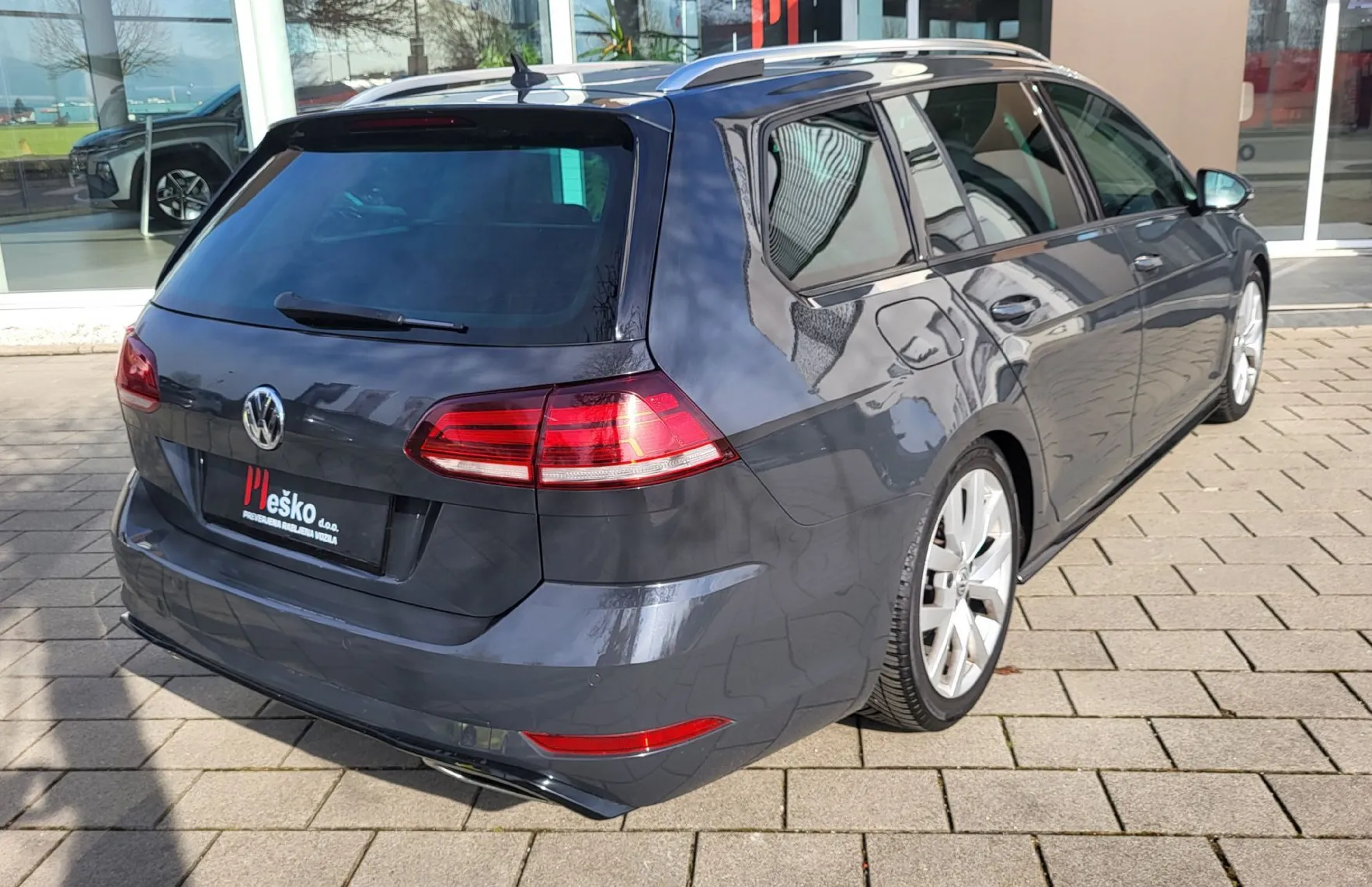 Zunanja slika - Volkswagen Golf - Variant 1.6 TDI R-Line avt. - 4