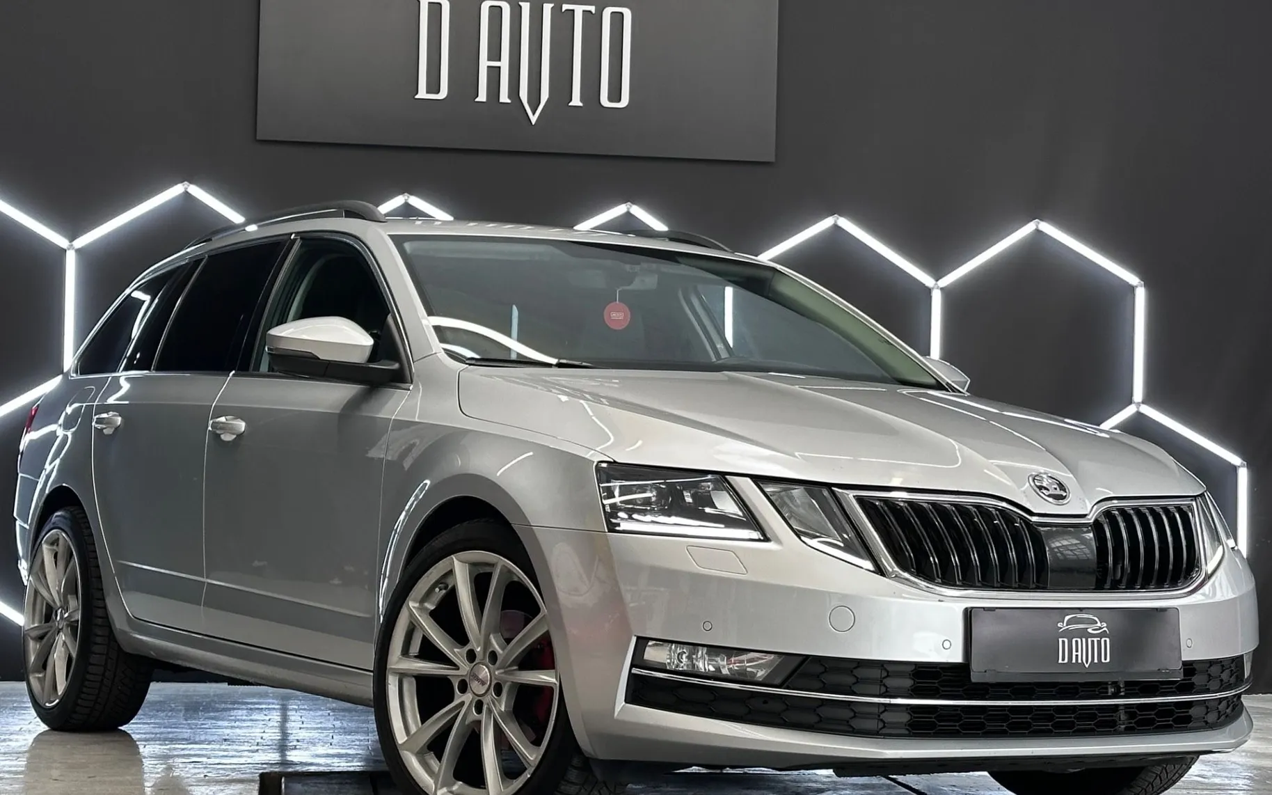 Zunanja slika - Škoda Octavia - 2.0 TDI DSG 110 kW-LED-NAVI-KLJUKA-AMBIENT-ACC - 3