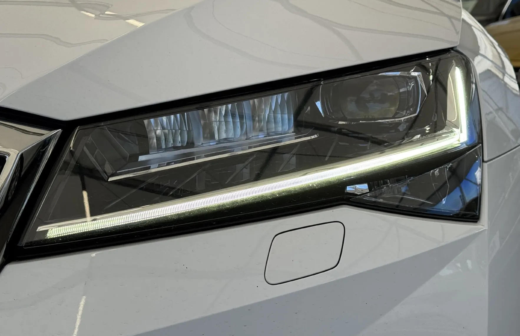 Zunanja slika - Škoda Superb - Combi Laurin   Klement 2.0 TSI DSG 4x4 - 3