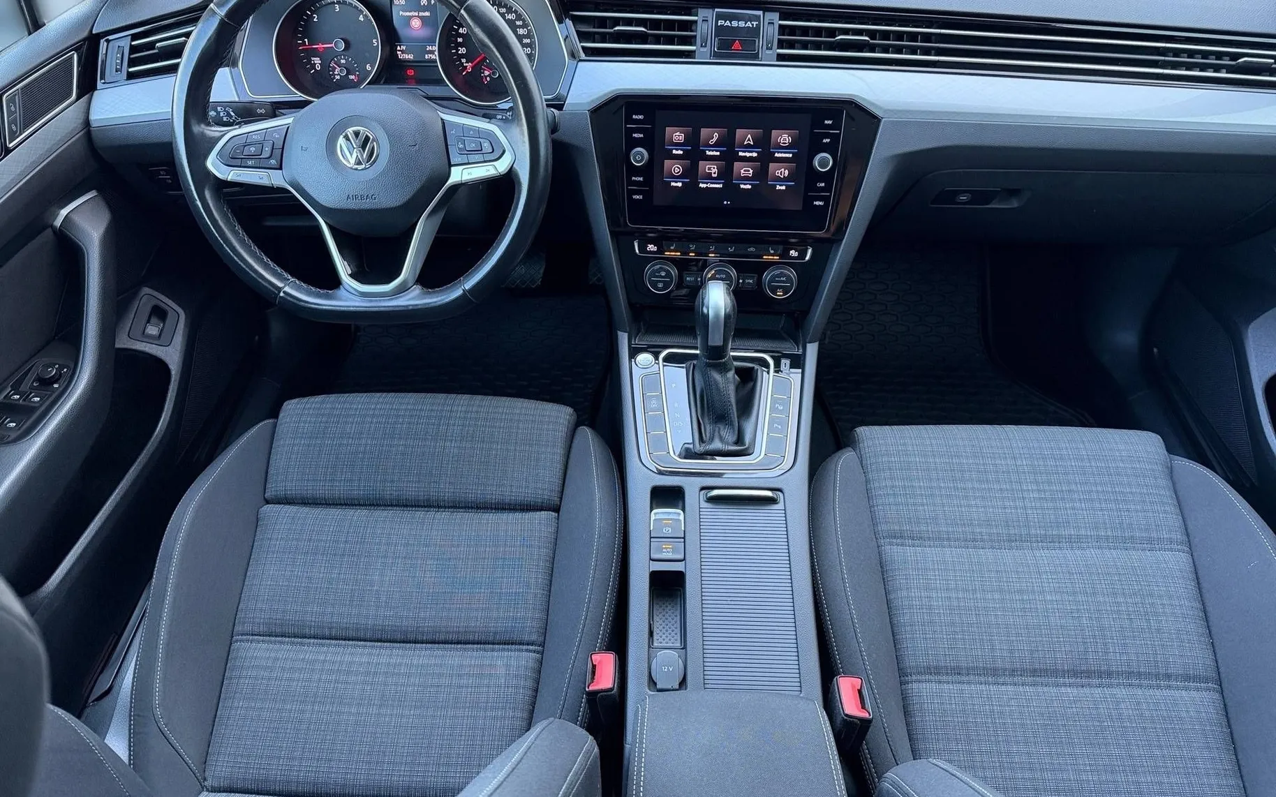 Notranja slika - Volkswagen Passat - 2.0 TDI BMT SCR Business avt.-Panorama-LED-Kamera - 10