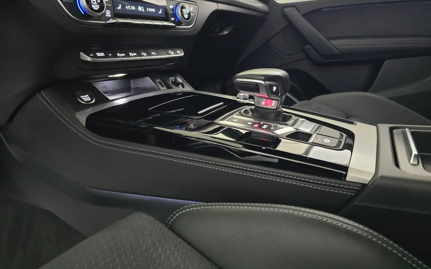 Notranja slika - Audi Q5 - quattro 40 TDI Advanced S-line S tronic - 20