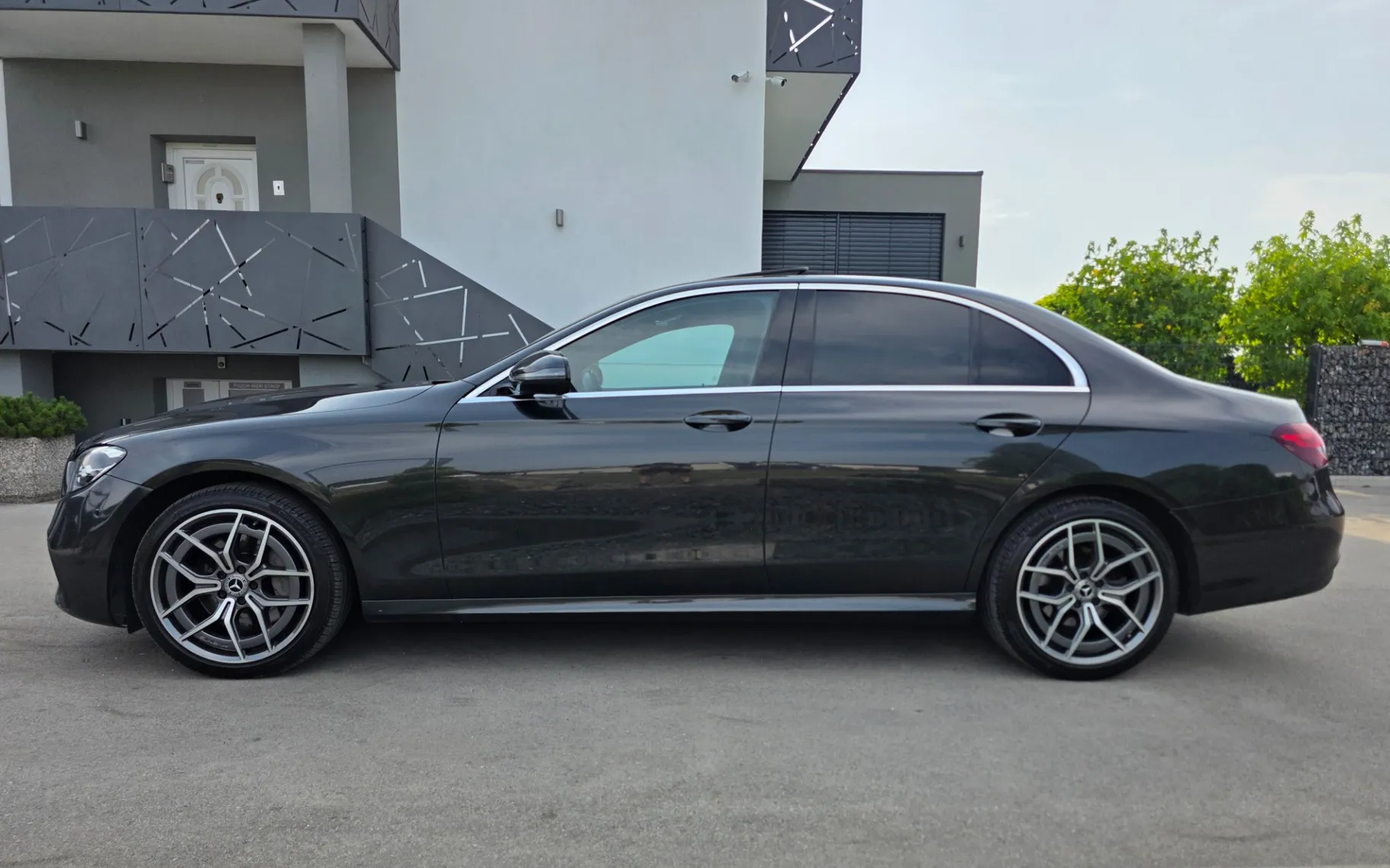 Zunanja slika - Mercedes-Benz E-Razred - E 300 d 4MATIC AMG Line Avt. - 2