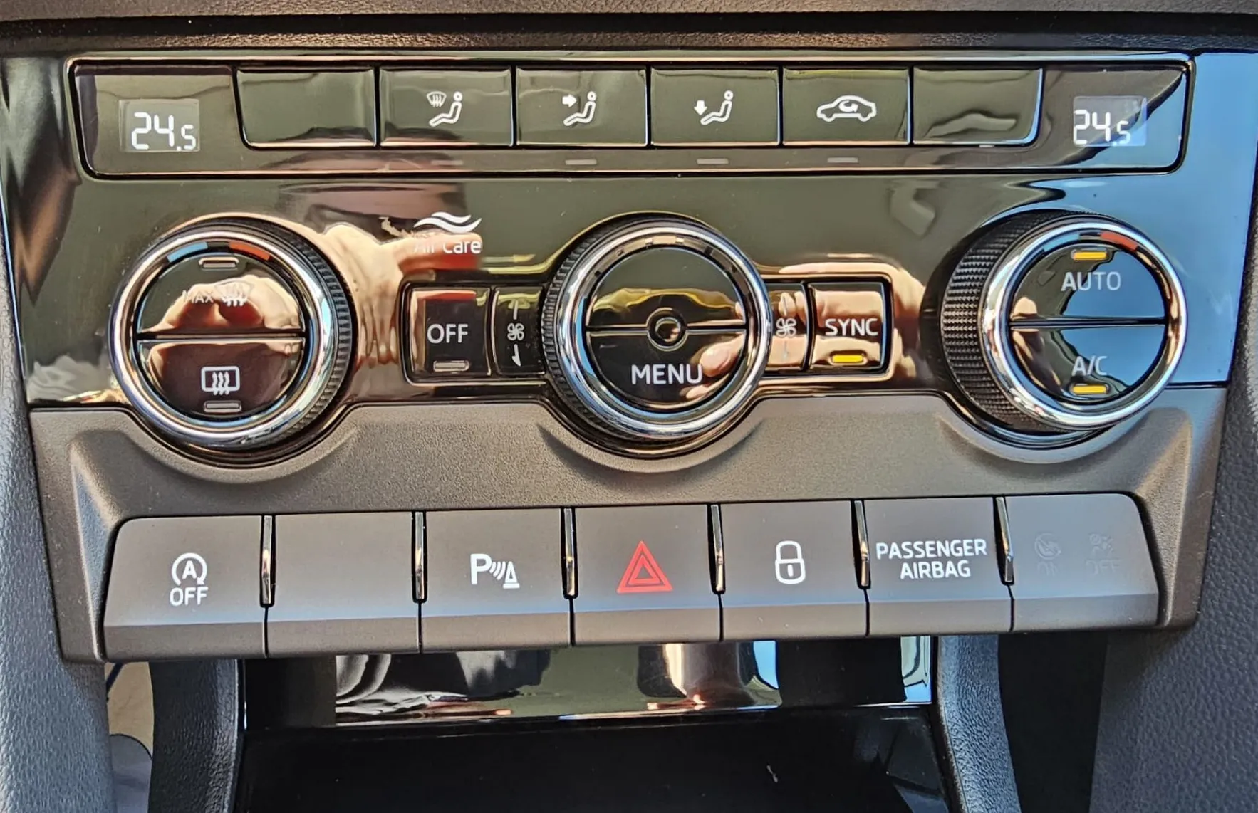 Zunanja slika - Škoda Karoq - Style 1.6 TDI DSG|FULED|ALU|ASSIS.|NAVI|2xPDC| - 12