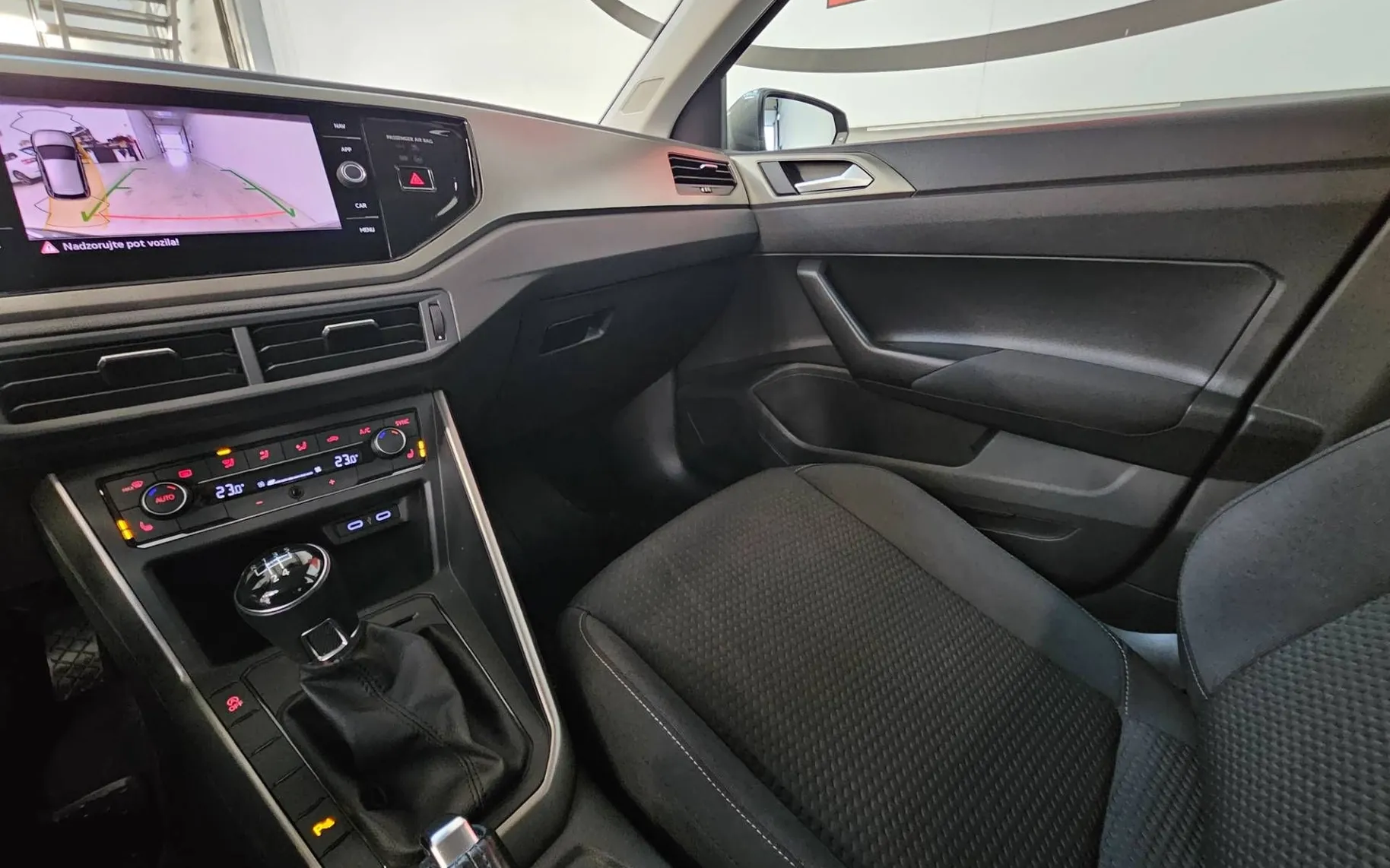 Notranja slika - Volkswagen Polo - 1.0 TSI Life - 8