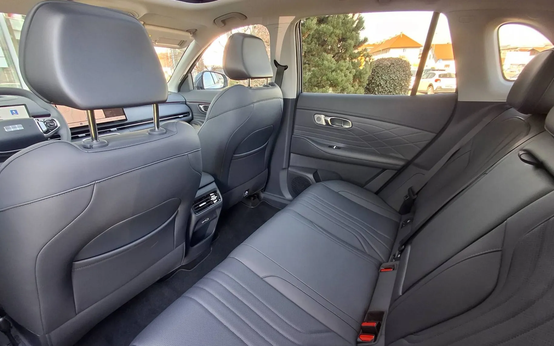 Zunanja slika - Geely StarRay - EM-i 1.5 PHEV 7DCT MAX - 11