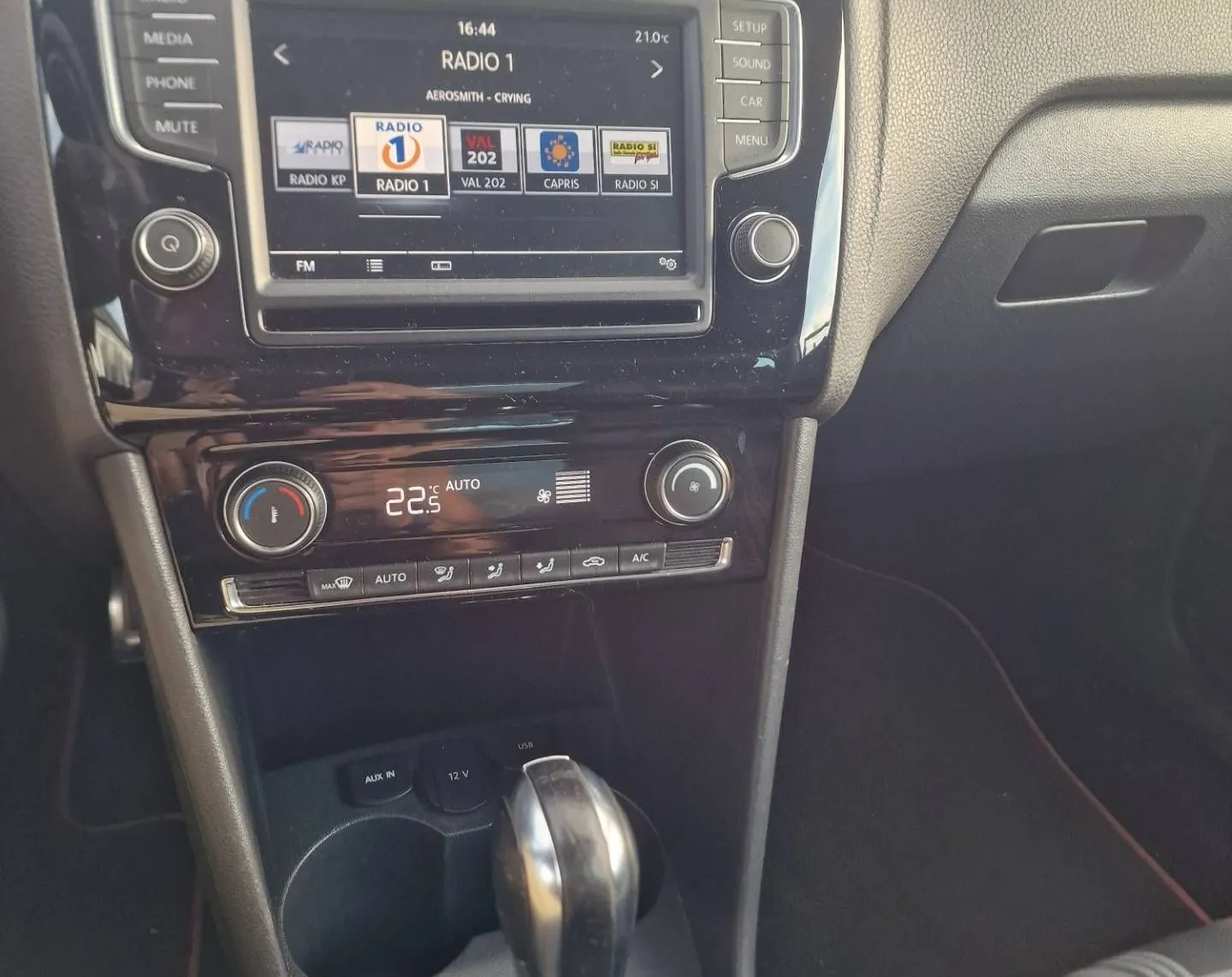 Notranja slika - Volkswagen Polo - 1.8 GTI DSG NA KREDIT BREZ GA - 11