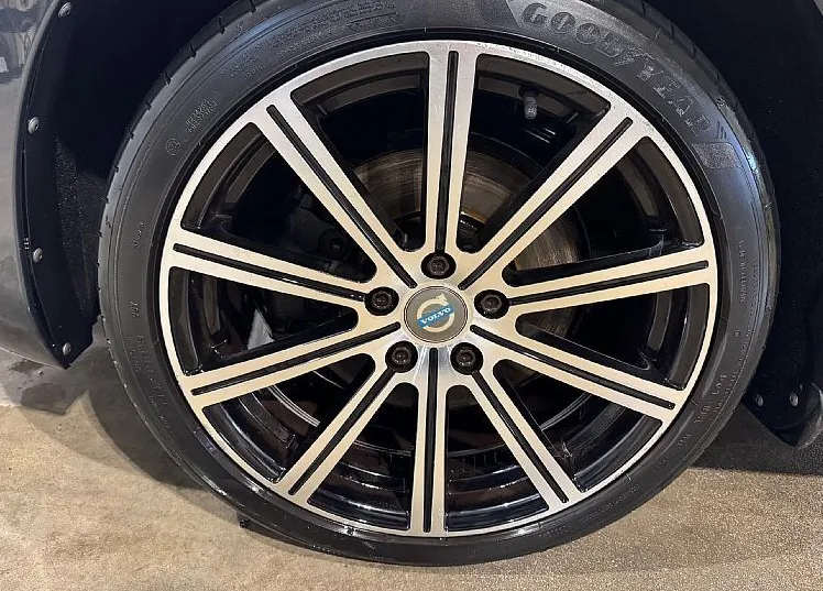 Zunanja slika - Volvo V60 - D3 Momentum-XENON-PDC-NAVI - 9