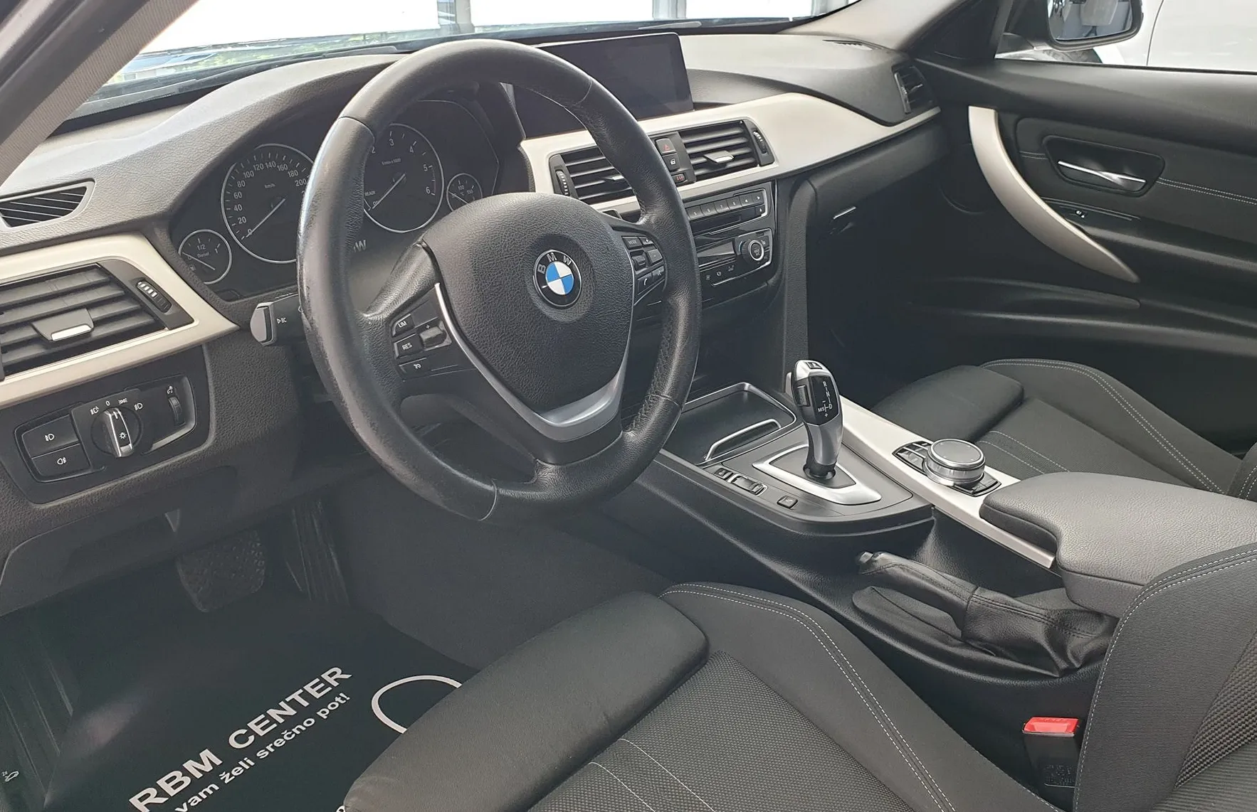 Zunanja slika - BMW Serija 3 - Touring: 318d Touring KEYLES|LED|VELIKA NAVI|PDC|GR.SEDE - 9