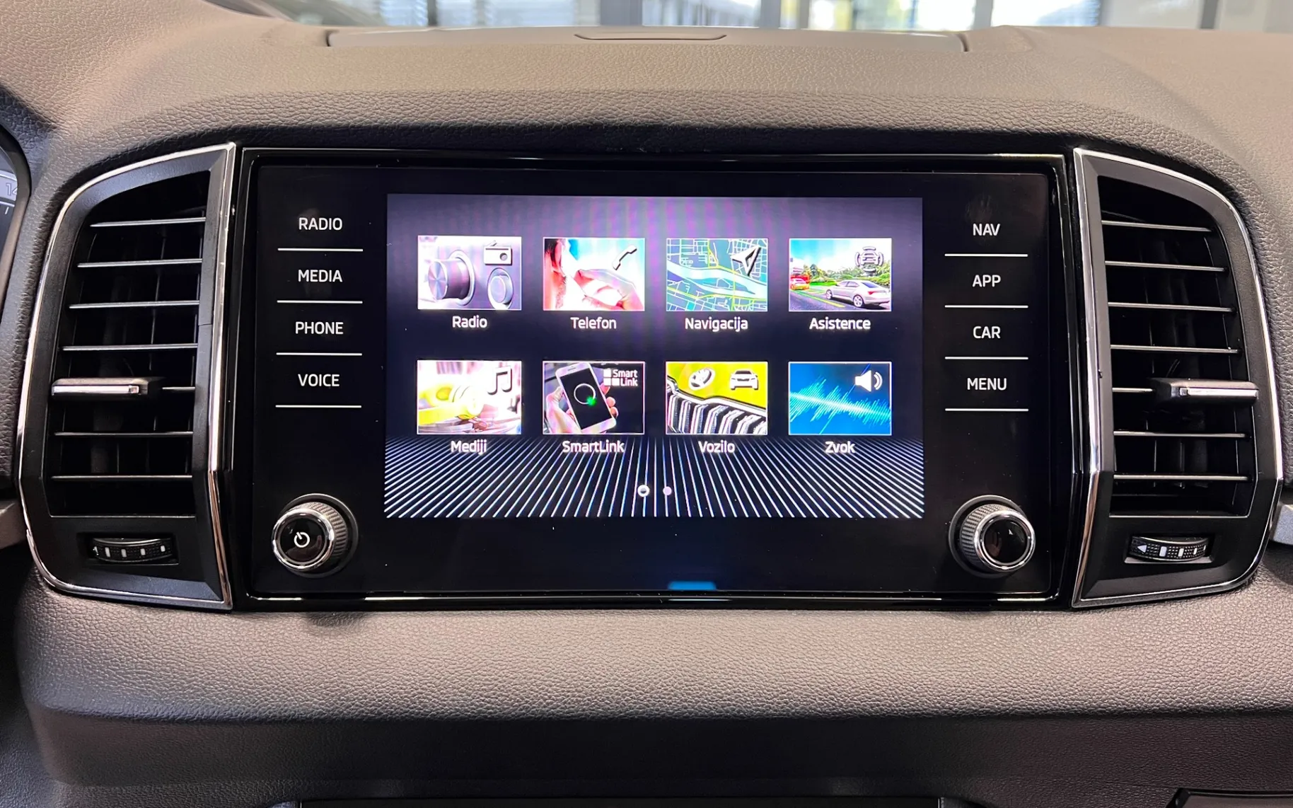 Zunanja slika - Škoda Karoq - 2.0 TDI-DSG-FRONT-ASSIST-ACC-KAM-KEYLESS-NAVI-PDC. - 14
