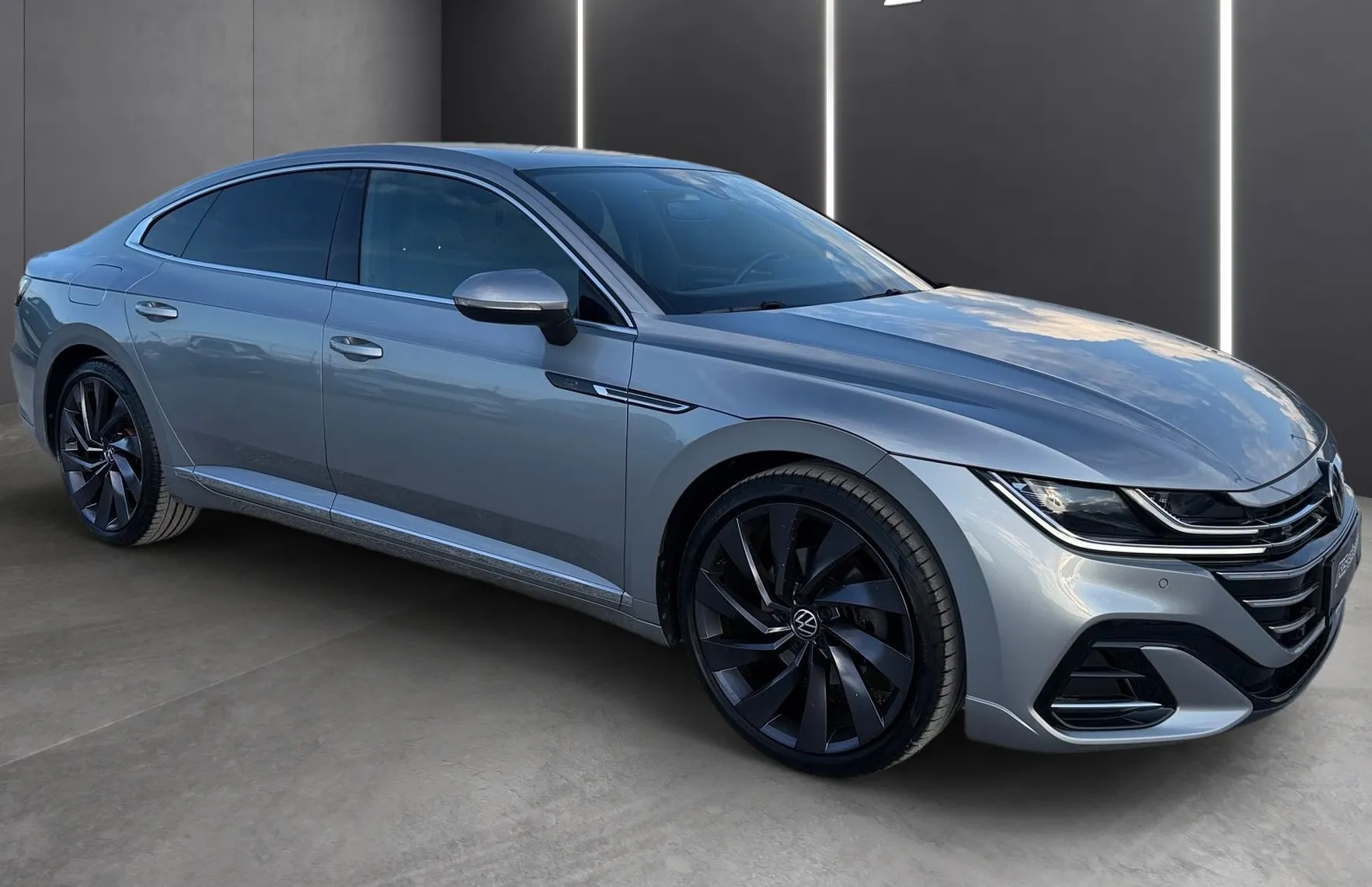 Zunanja slika - VW Arteon - 2.0 TSI avt. 140kW R-Line-DCC-20 col-ACC-NAVI... - 2