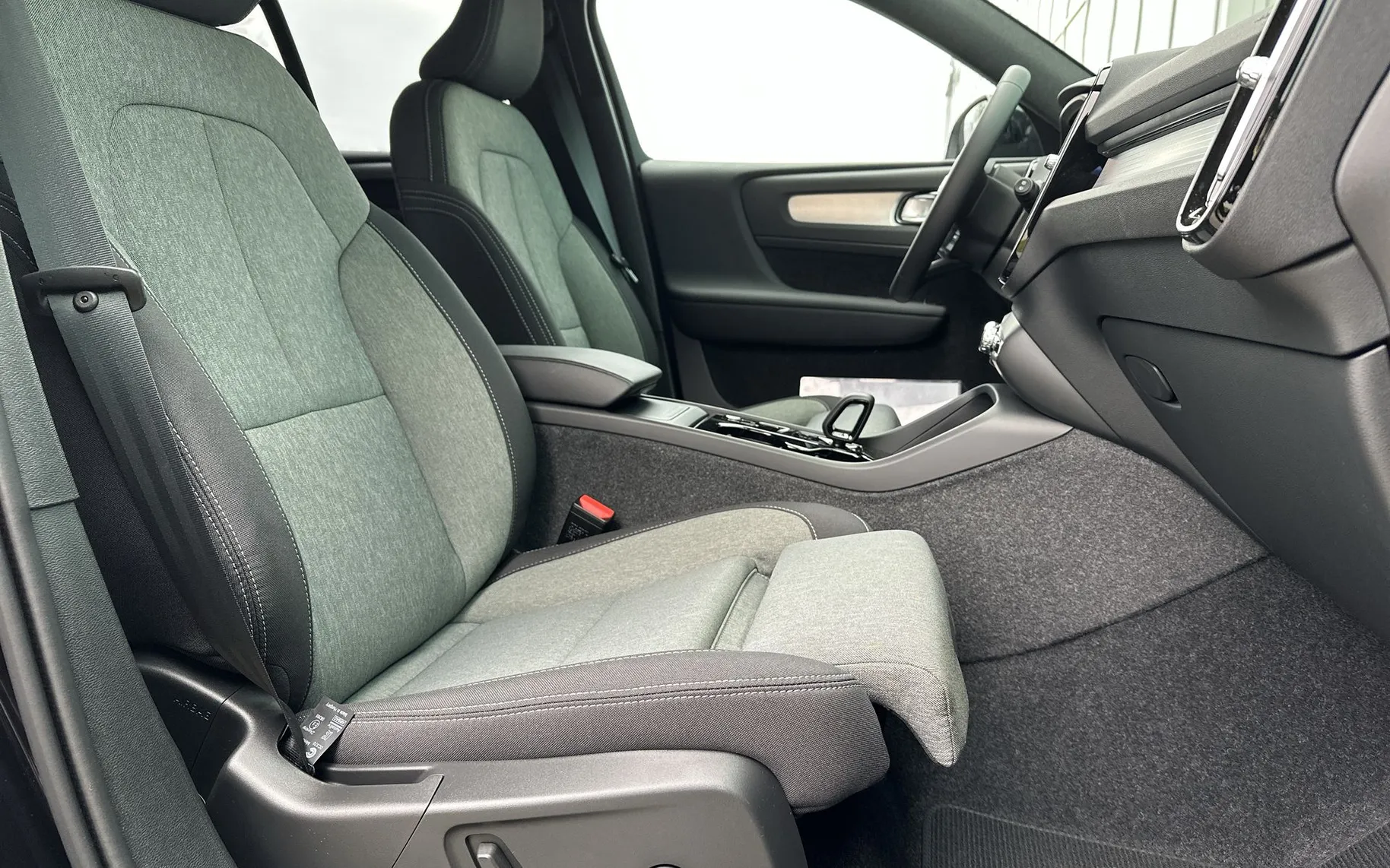 Zunanja slika - Volvo XC40 - B3  P  Plus Black Edition... - 22