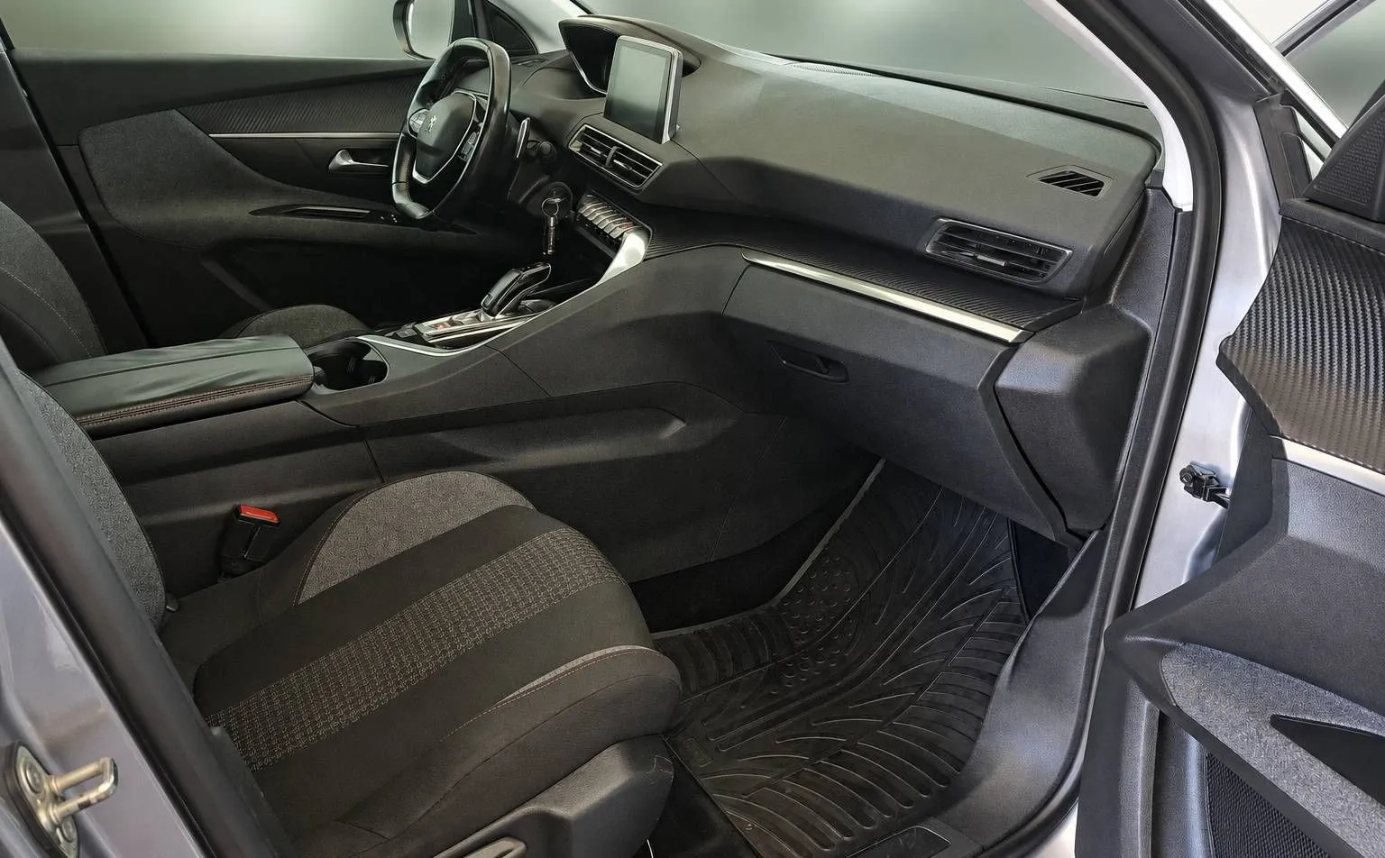 Notranja slika - Peugeot 5008 - 1.6 BlueHDI Avt.-1 LASTNIK-M 2018-7 SEDEŽEV - 9