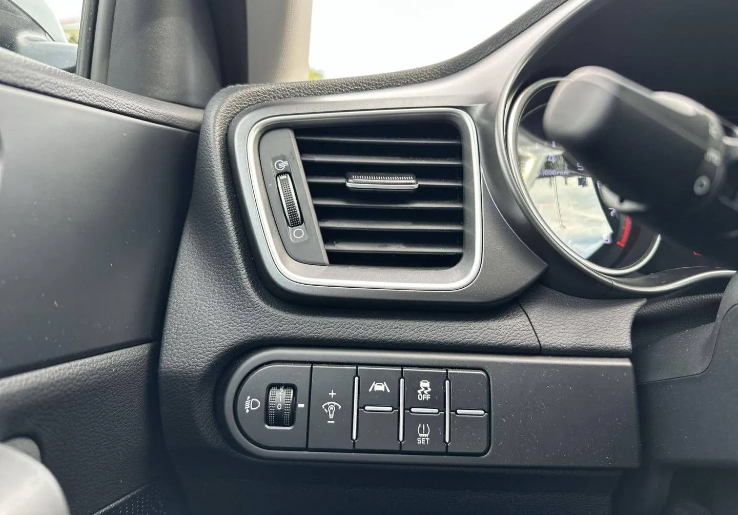 Notranja slika - KIA Ceed - 1.0 T-GDi LX Champion+ ISG. M T - 13