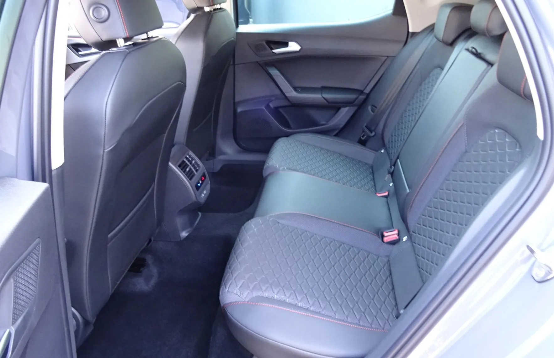 Zunanja slika - Seat Leon - 1.5 TSI 85KW FR - VLEČNA KLJUKA - - 8