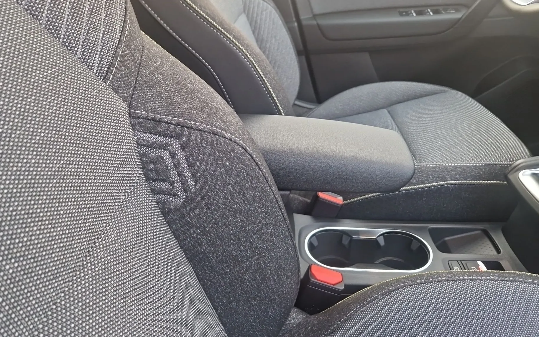 Zunanja slika - Renault Captur - TCe 140 techno + paket ZIMA - 18