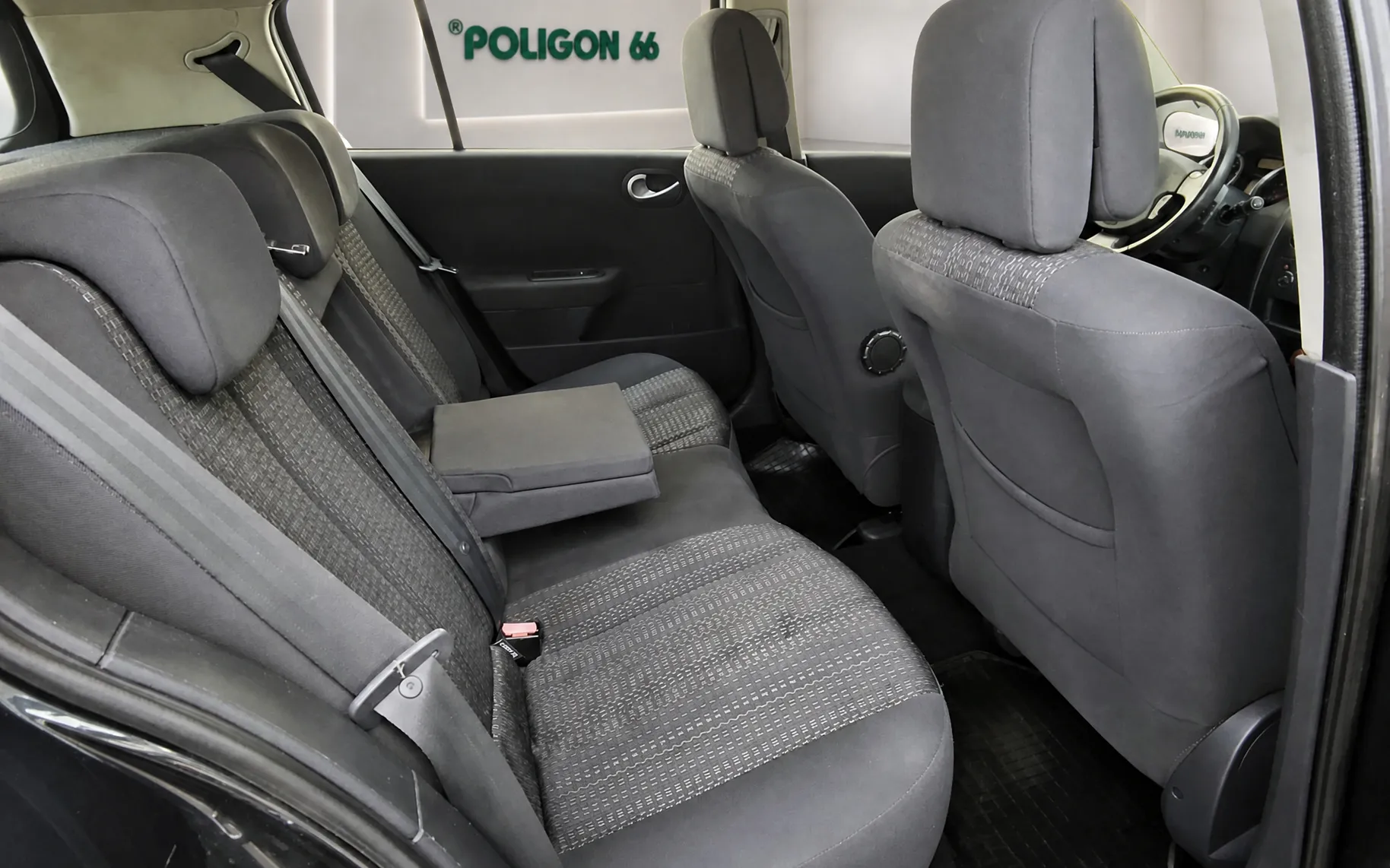 Notranja slika - Renault Megane - 1.6 16V-ODLIČNO OHRANJEN-5 VRAT-MODEL 2008 - 11