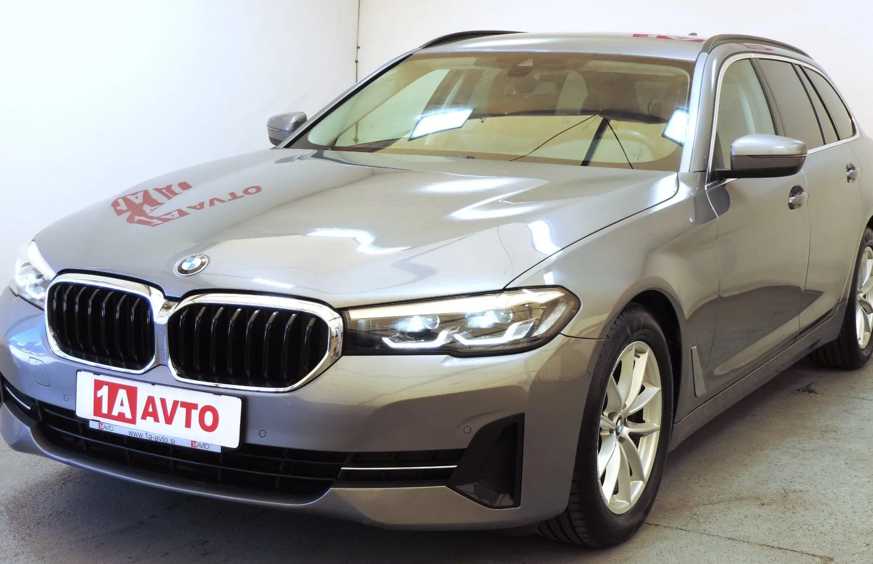 Zunanja slika - BMW Serija 5 - Touring: 520i Avt. USNJE-KAMERA-LED-MRTVI KOT… - 1
