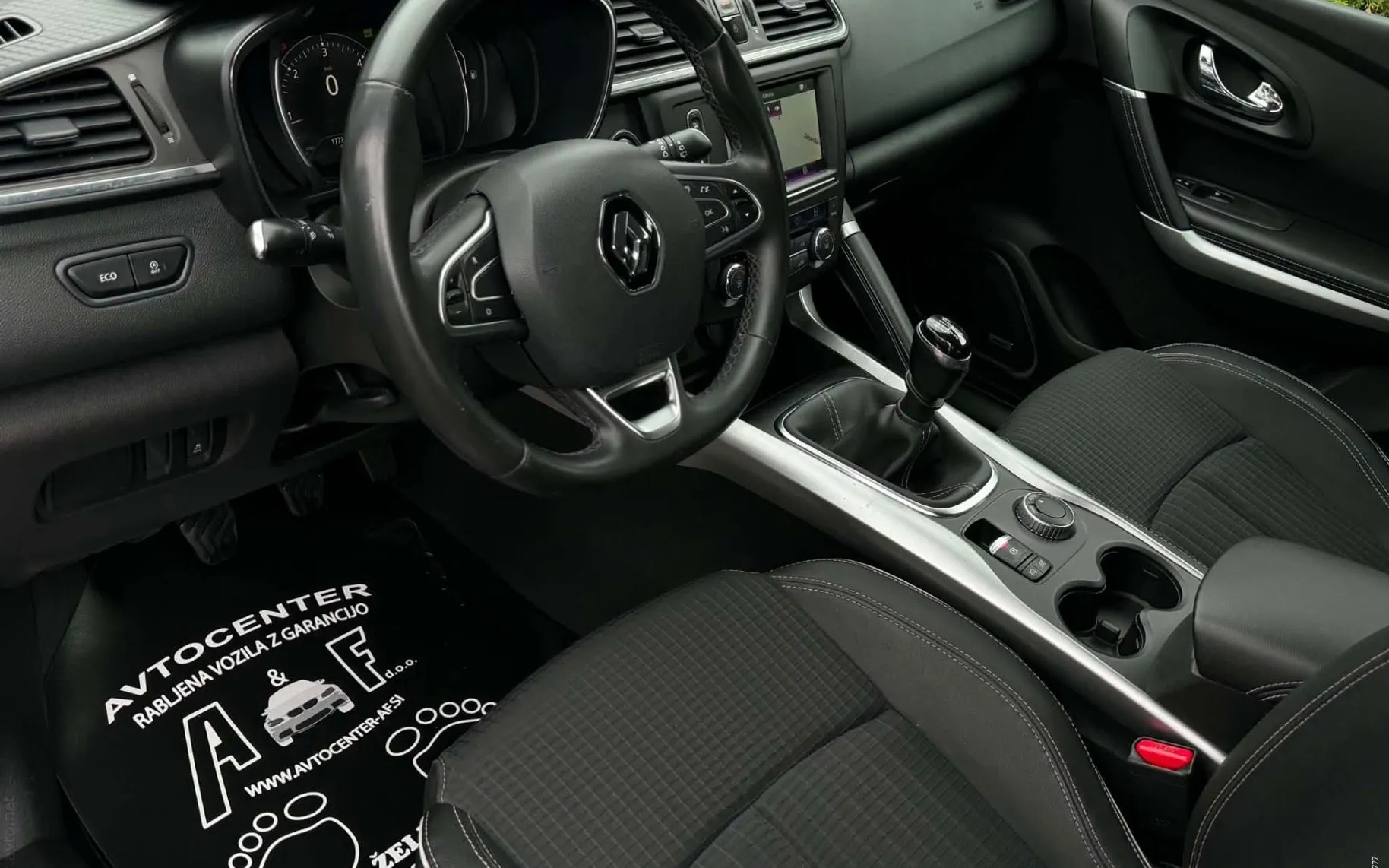 Notranja slika - Renault Kadjar - 1.6 DCI-4X4 POGON-BOSE-LIZING ZA TUJCE-XENON+LED-. - 11