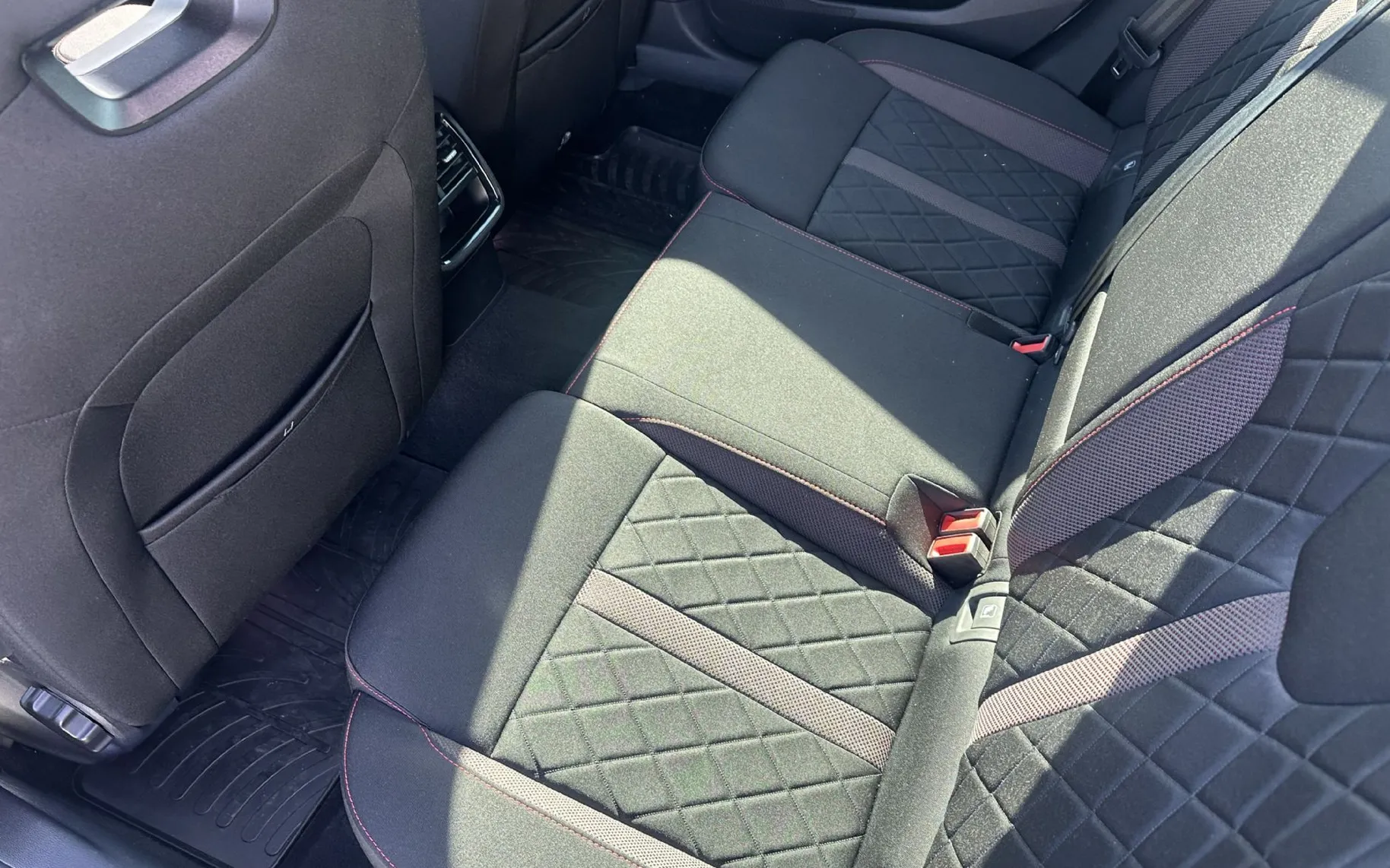 Notranja slika - Škoda Octavia - 2.0 TSI RS 245 DSG.KAMERA.LED.KLJUKA.SLOVENSKI - 9