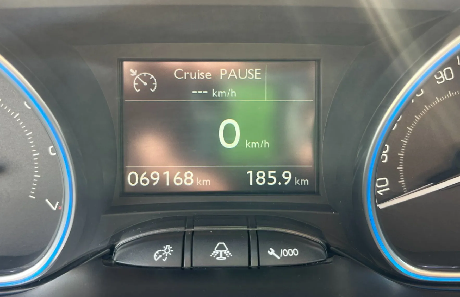 Zunanja slika - Peugeot 2008 - 1.2 PureTech 130Allure XEN.NAVI.PDC SAMO 69.000KM - 15