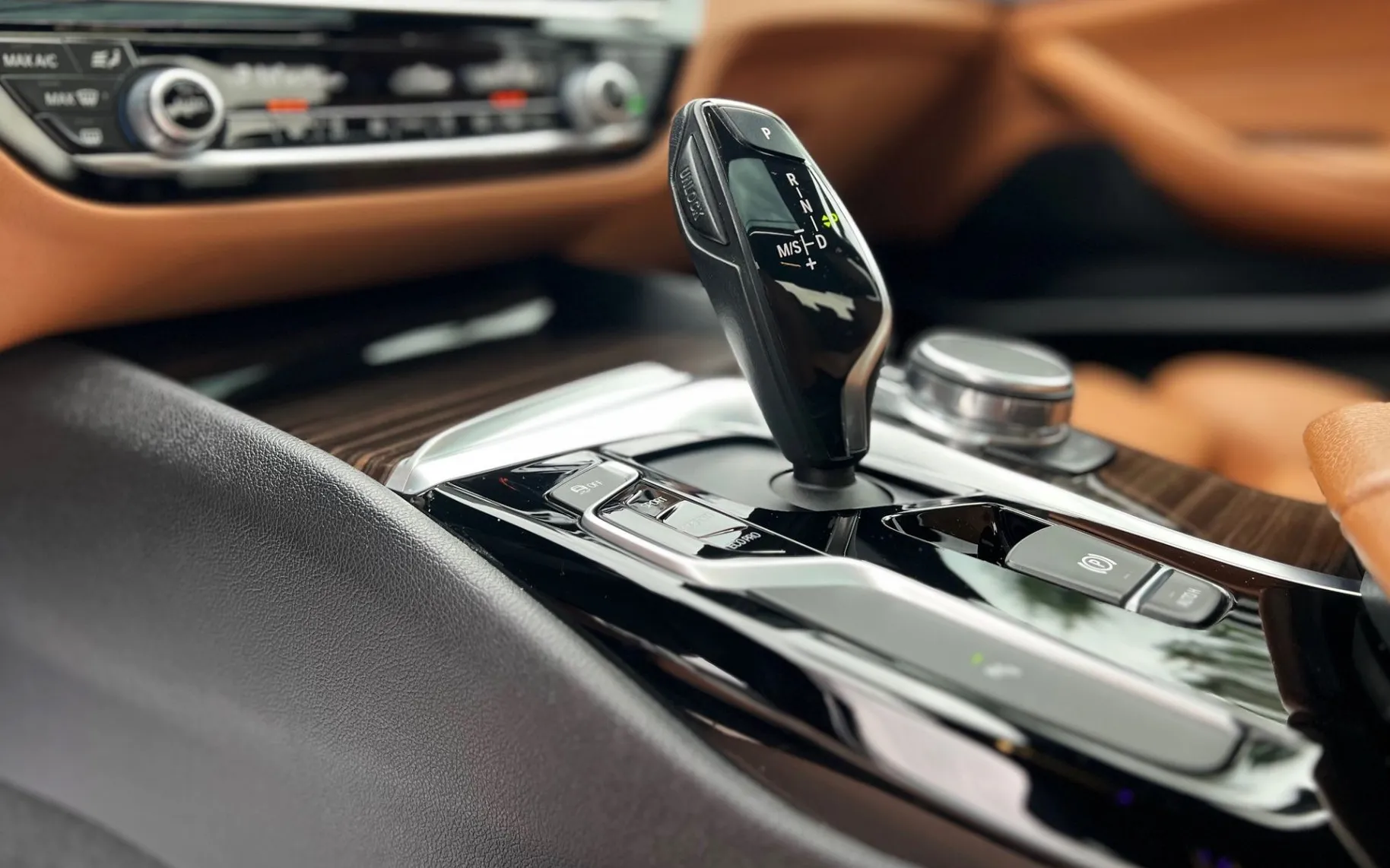 Zunanja slika - BMW Serija 5 - : 520d AUT. SPORTLiNE FULL LED HEADuP ŠIBEDAH ALU20 - 19