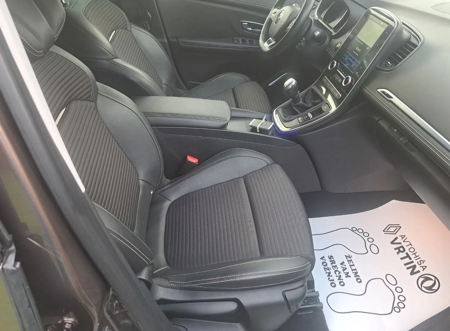 Zunanja slika - Renault Scénic - Grand Scenic Bose Energy dCi 130 Z ENOLETNIM JAMSTVOM 7 SEDEŽEV - 11