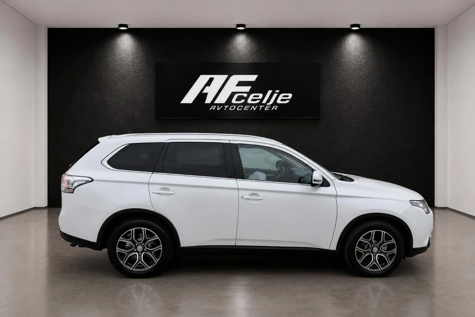Zunanja slika - Mitsubishi Outlander - 2.2D-4X4-XENON-NAVI-KAMERA-LIZING TUJCE-ŠIBEDAH- - 4