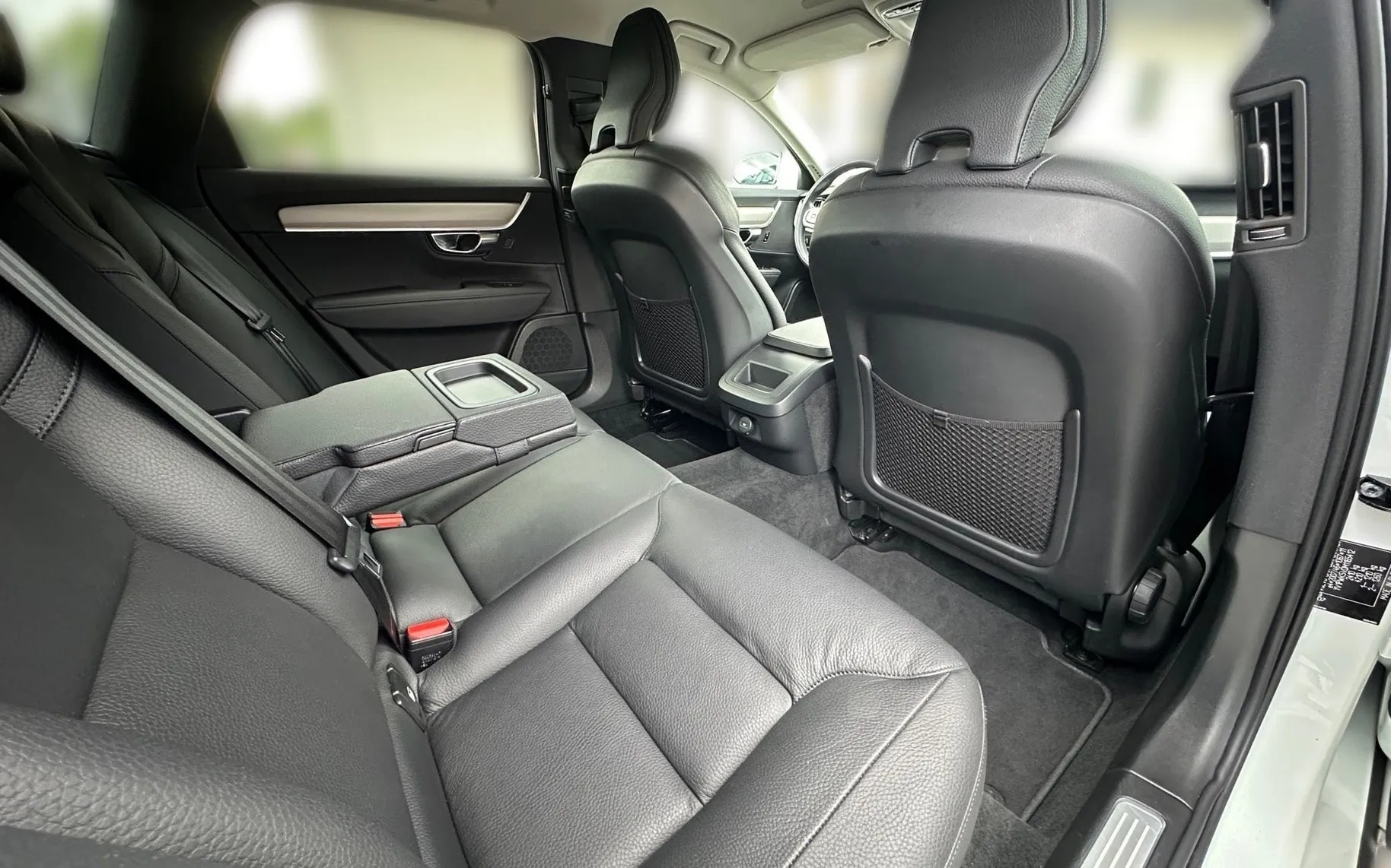 Notranja slika - Volvo V90 - B4 Momentum Pro+MODIFICIRAN+FULL LED+VIRTUAL+PER - 9