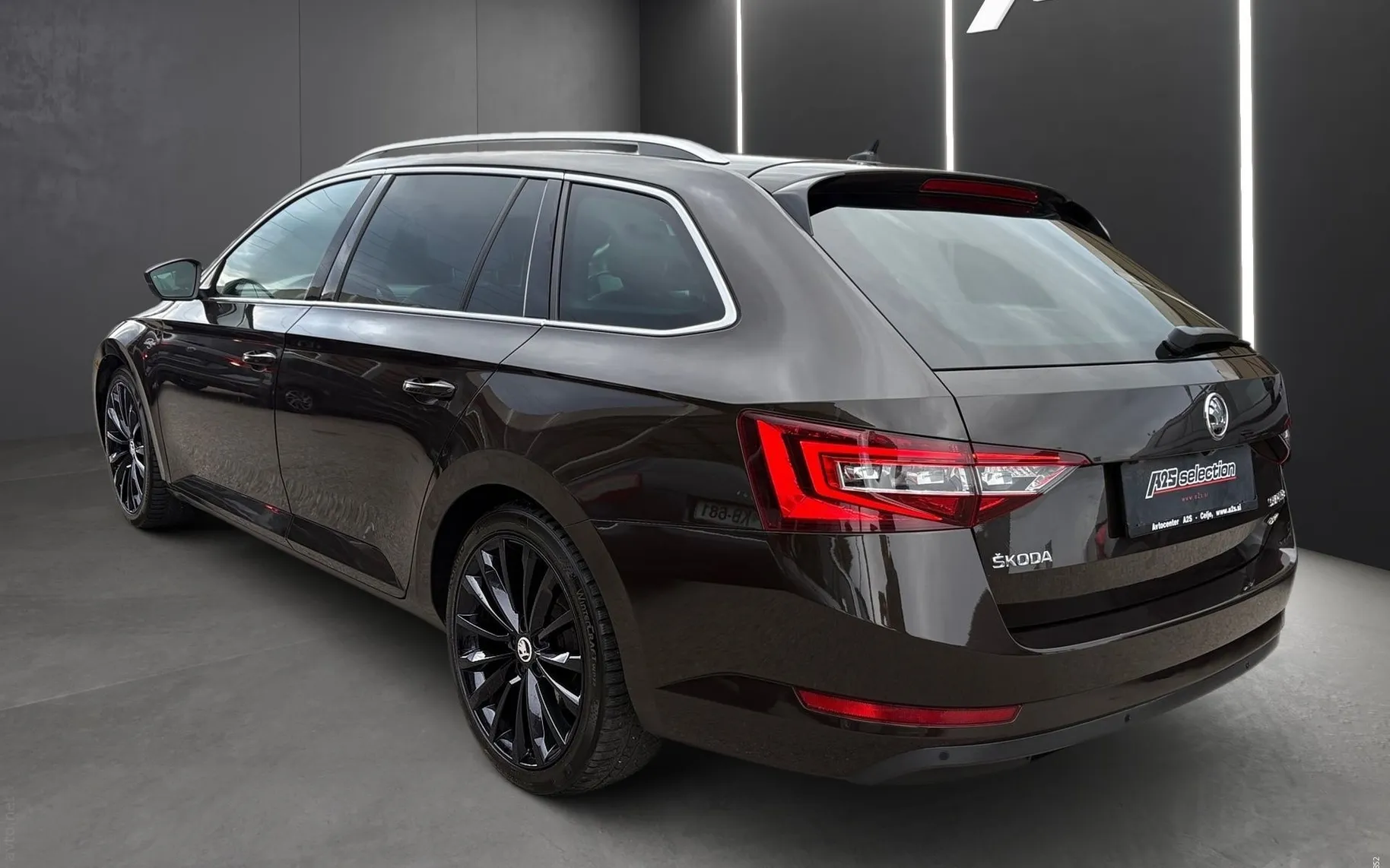 Zunanja slika - Škoda Superb - 2.0 TDI L K Combi DSG 4X4 ... - 4