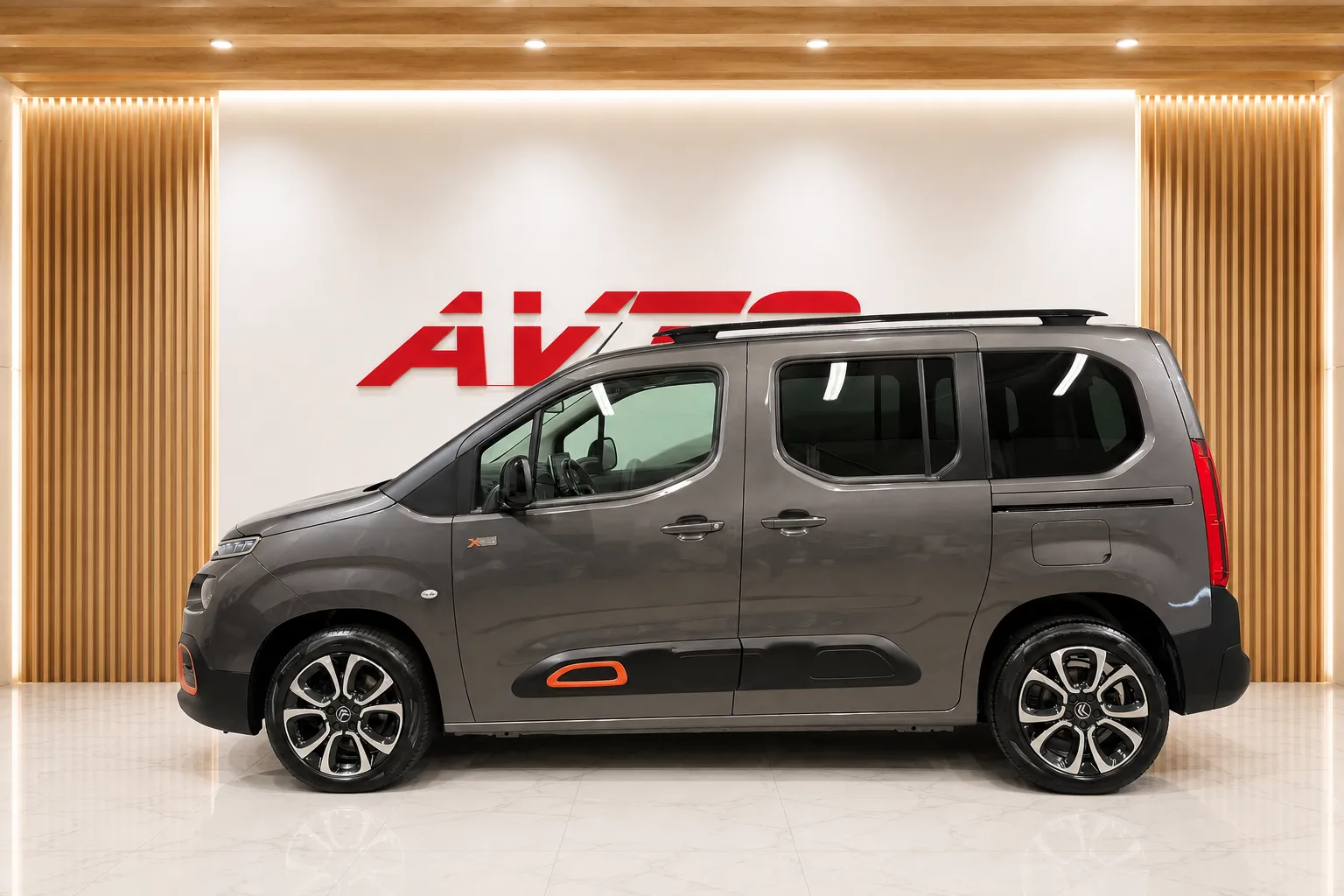 Notranja slika - Citroën Berlingo - 1.5 HDI-XTR-AVTOMATIK-LED-HEAD UP-KAMERA-96KW-SLO - 8