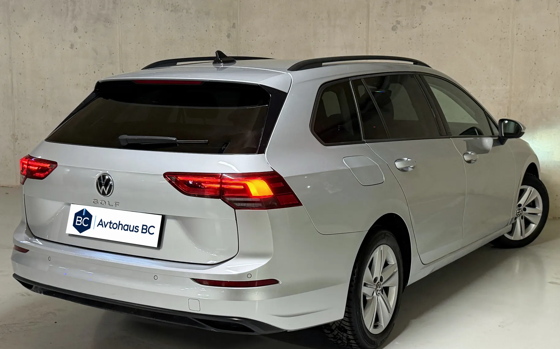 Zunanja slika - Volkswagen Golf - Volkswagen  Variant 2.0 TDI VIRTUAL ACC AMBIENT LANE KEYLESS - 4