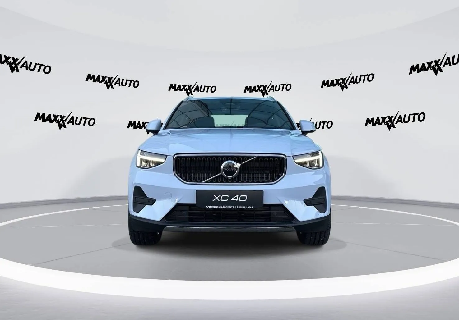 Zunanja slika - Volvo XC40 - B3 P Core AT DCT 3 leta garancije + 3 servisi... - 2