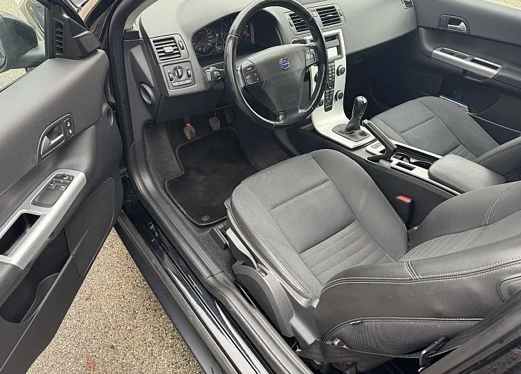 Zunanja slika - Volvo C30 - DRIVe MOMENTUM +velik servis + letna platišča - 7