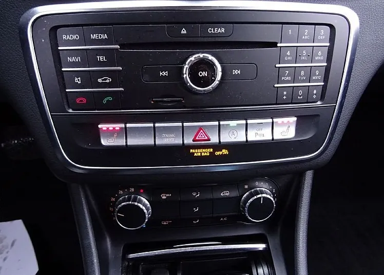 Zunanja slika - Mercedes-Benz GLA-Razred - GLA 180 AVT.-122KM - KOT NOV -NAVI-GRETJE SEDEŽEV - 16