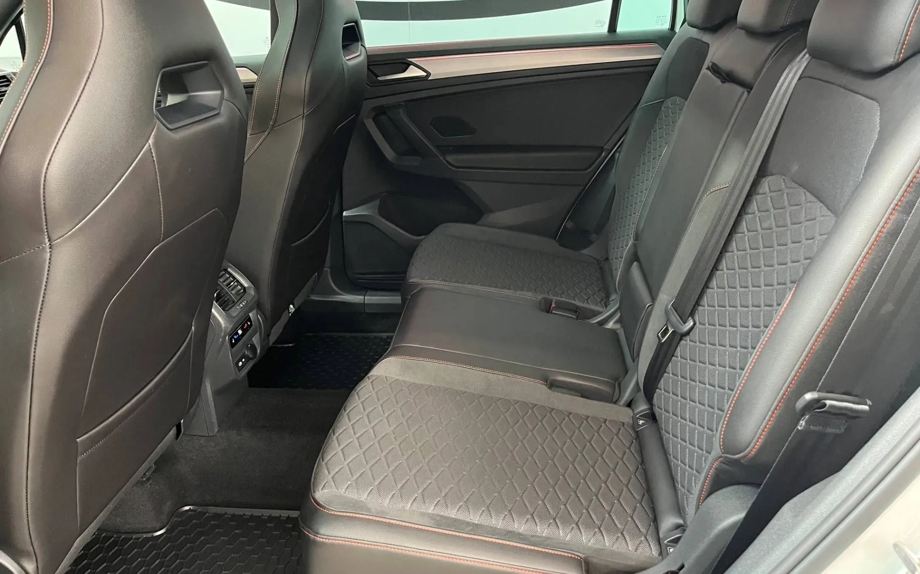Notranja slika - Seat Tarraco - 2.0 TDI 110 KW FR DSG KLJUKA. PANORAMA. DCC - 8