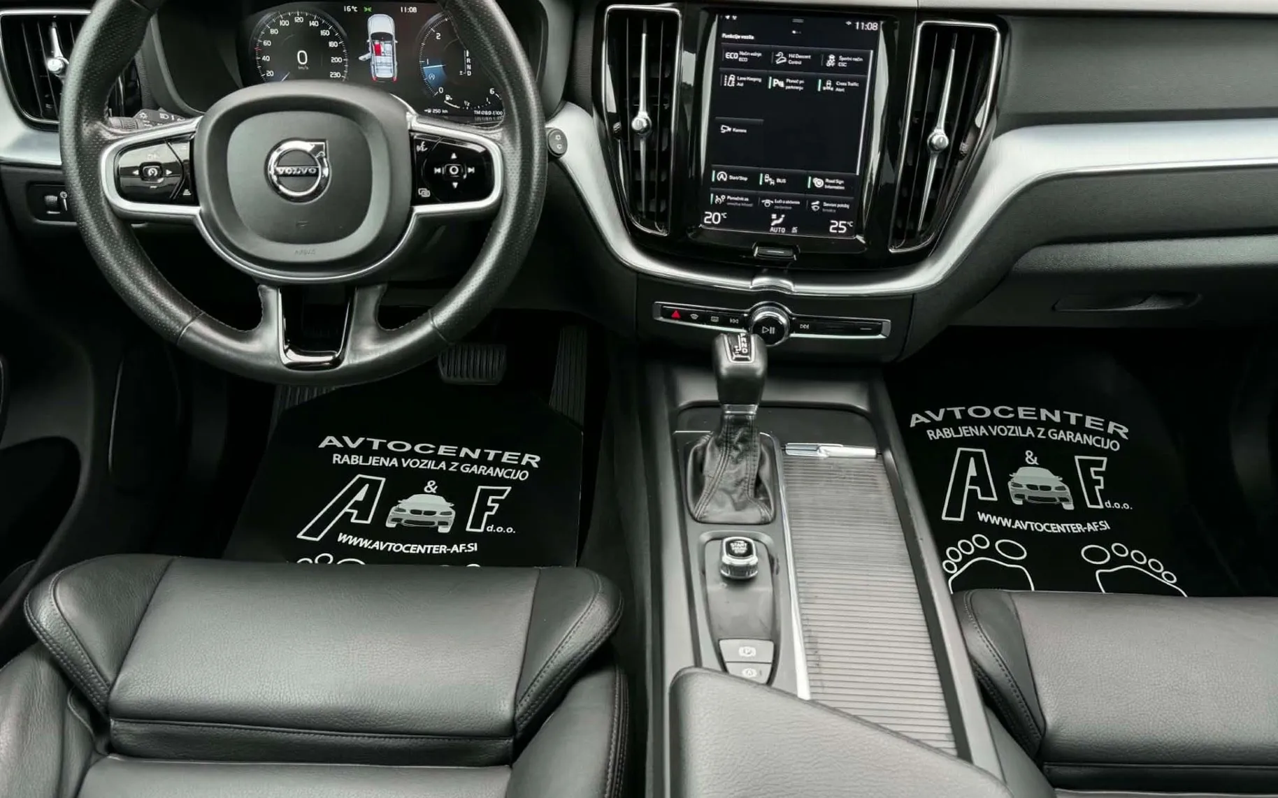 Notranja slika - Volvo XC60 - D4-4X4-AUT-PANORAMA-FUL LED-LIZING ZA TUJCE- - 11