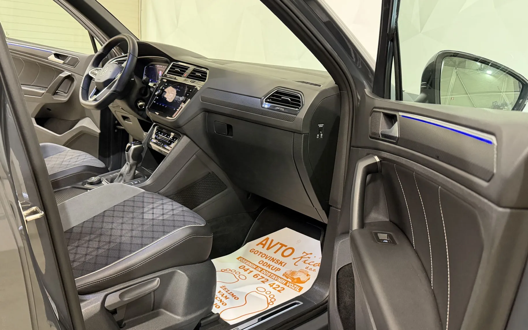 Notranja slika - VW Tiguan - 2.0 TDI-4X4-R-LINE-ACC-VIRTUAL-IQ-KAMERA-NAVI-F1.. - 12