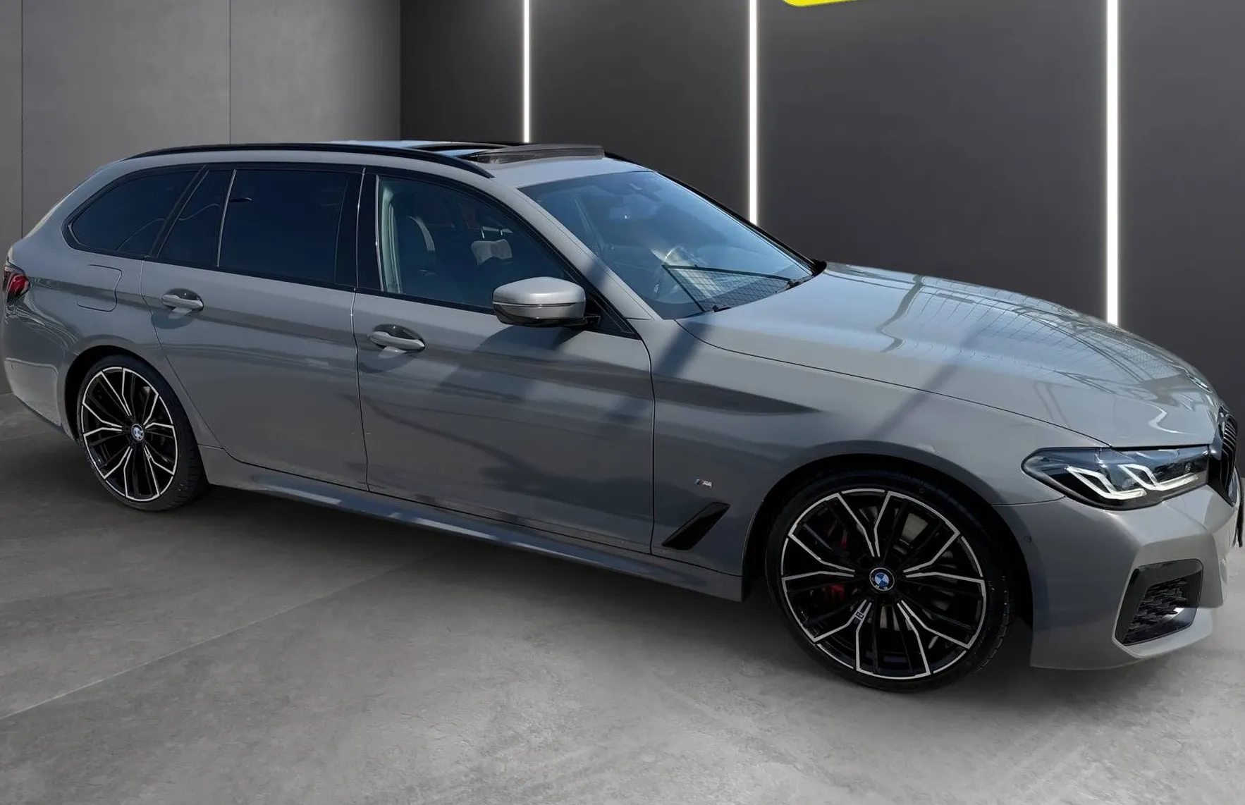 Zunanja slika - BMW Serija 5 - Touring: 530d M SPORT PAKET PANO LED ALCANTARA KAMERA NA - 9