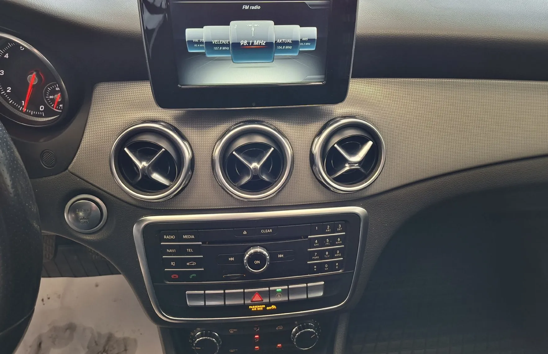 Zunanja slika - Mercedes-Benz GLA-Razred - GLA 180 URBAN - 11